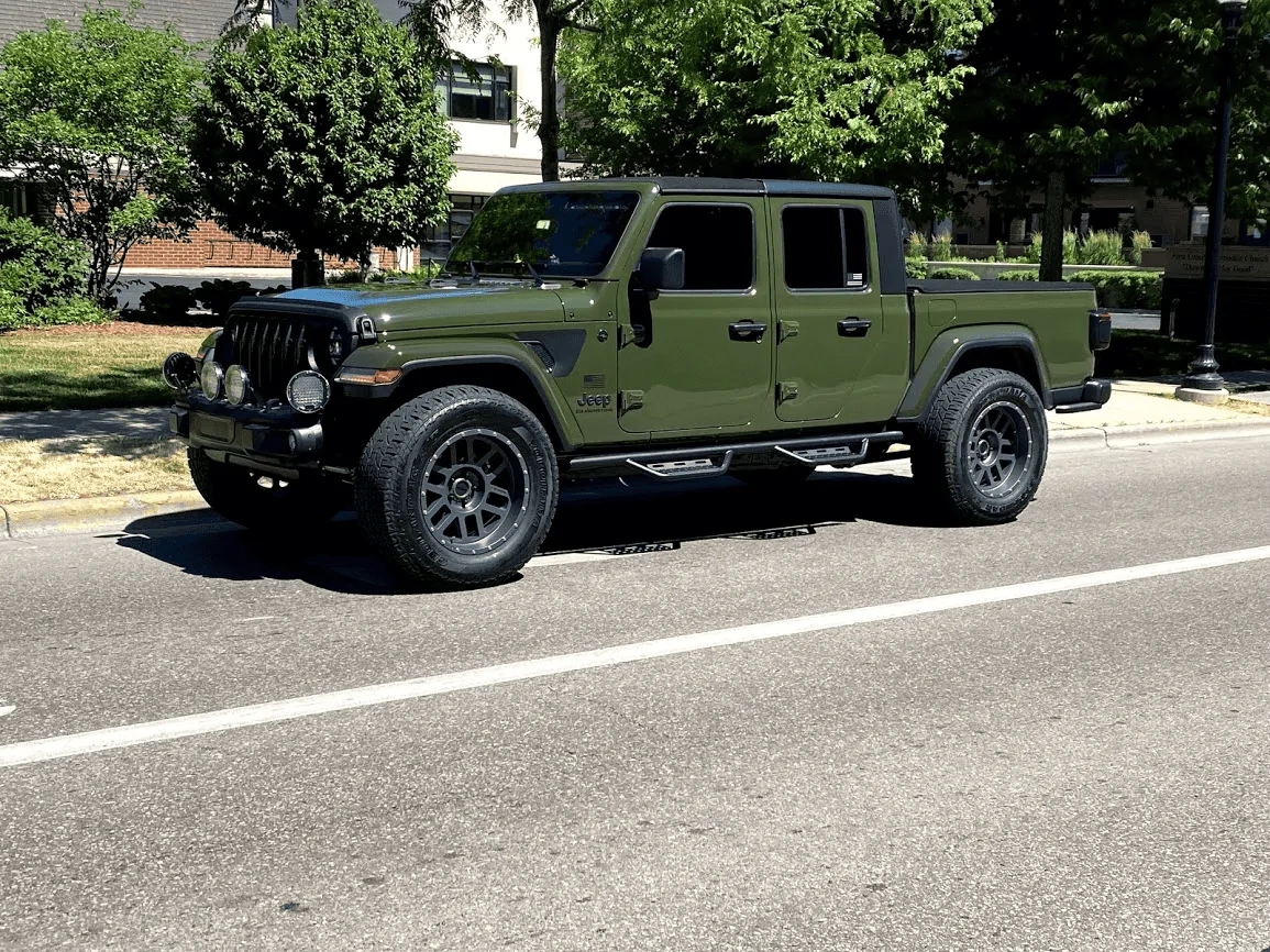 Jeep Gladiator 35's on 20" wheels pic request 1624327715599