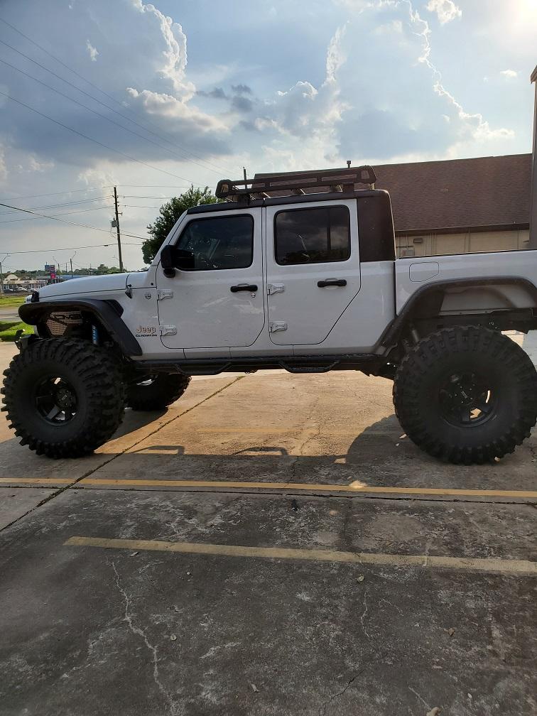 Jeep Gladiator 20' Overland - 6.5" + 43's JT3