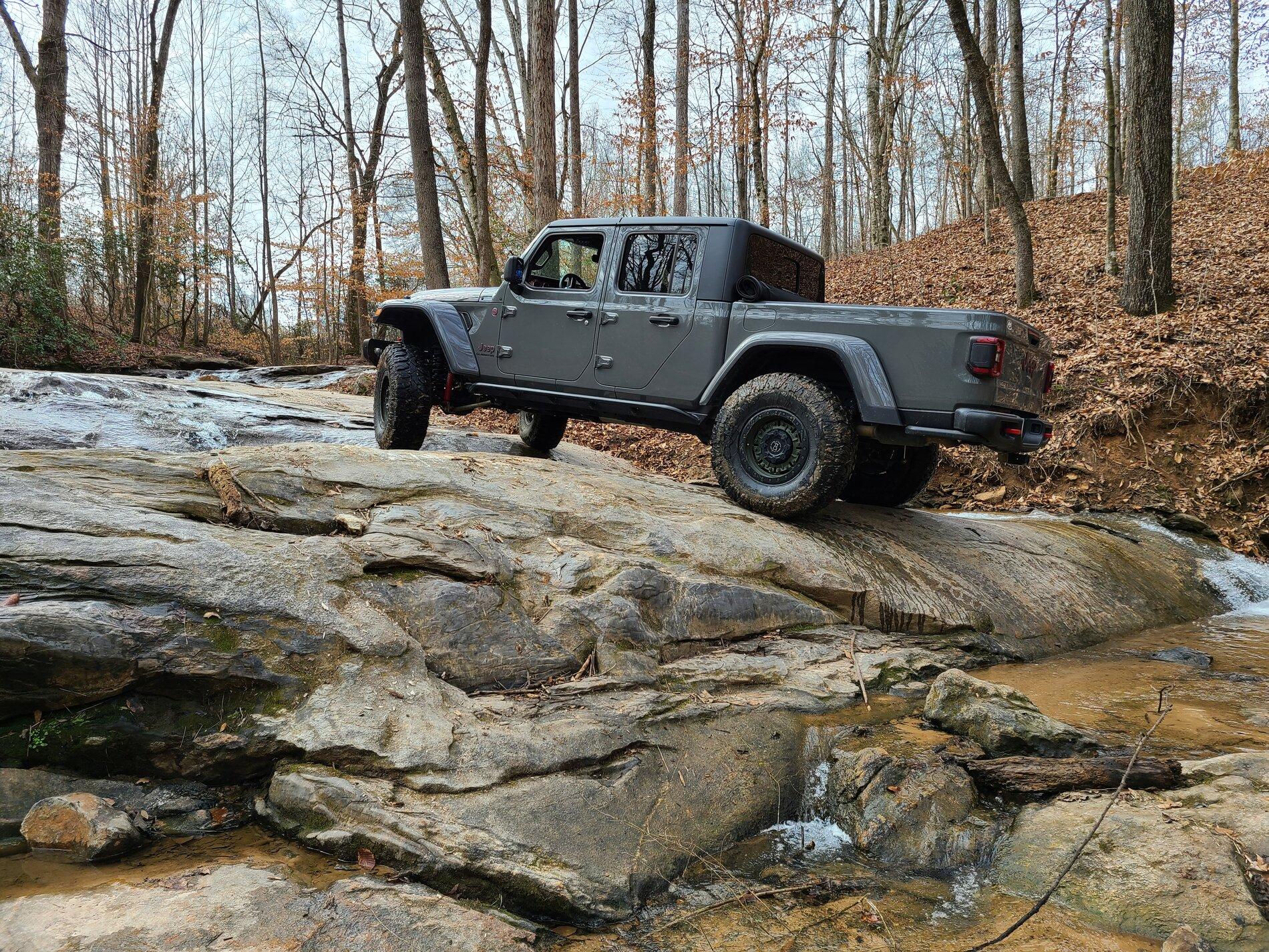 Jeep Gladiator Metalcloak GC 3.5" - should I add spacers to the rear? 20210115_122336