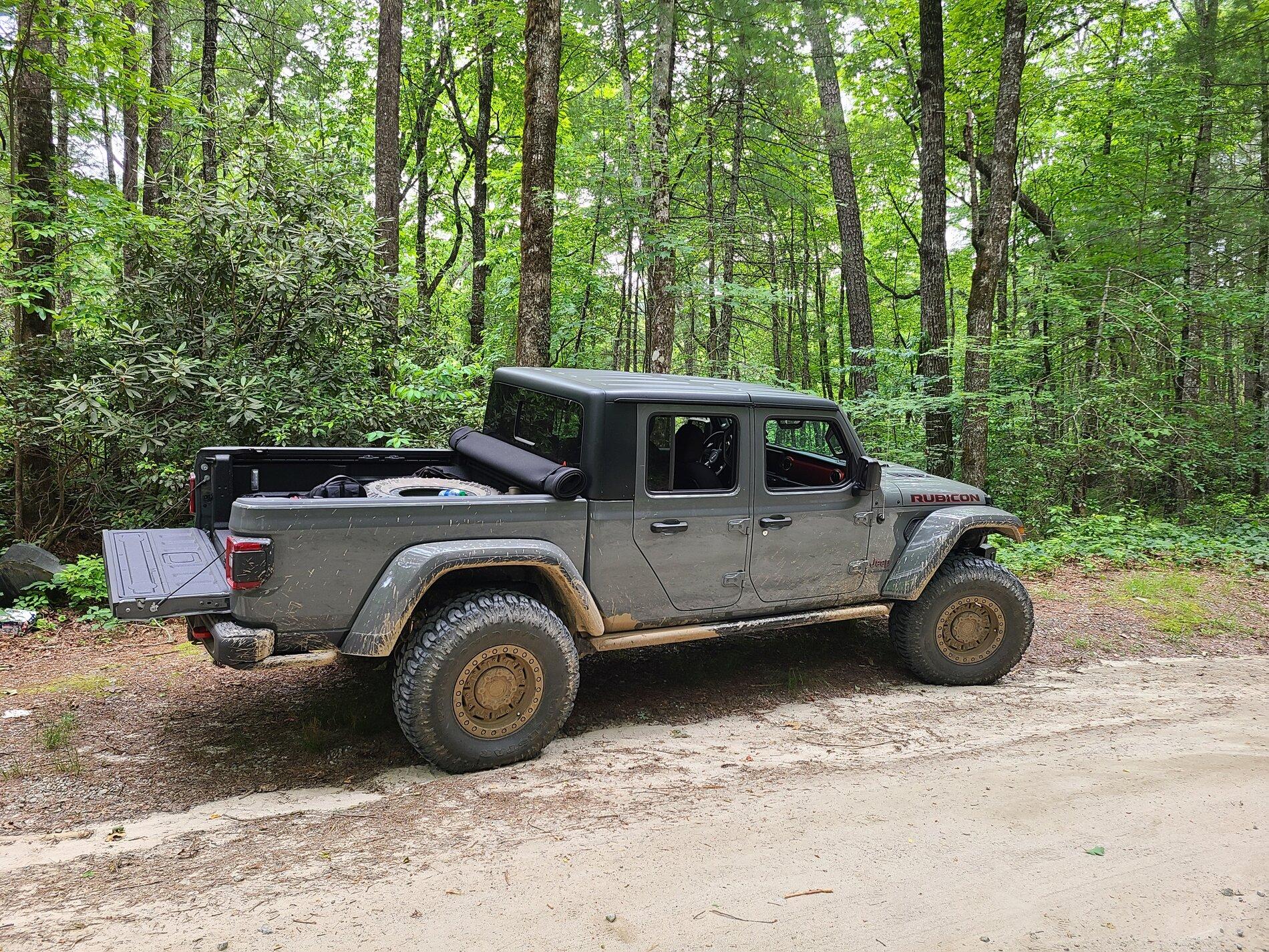 Jeep Gladiator Metalcloak GC 3.5" - should I add spacers to the rear? 20210619_170317