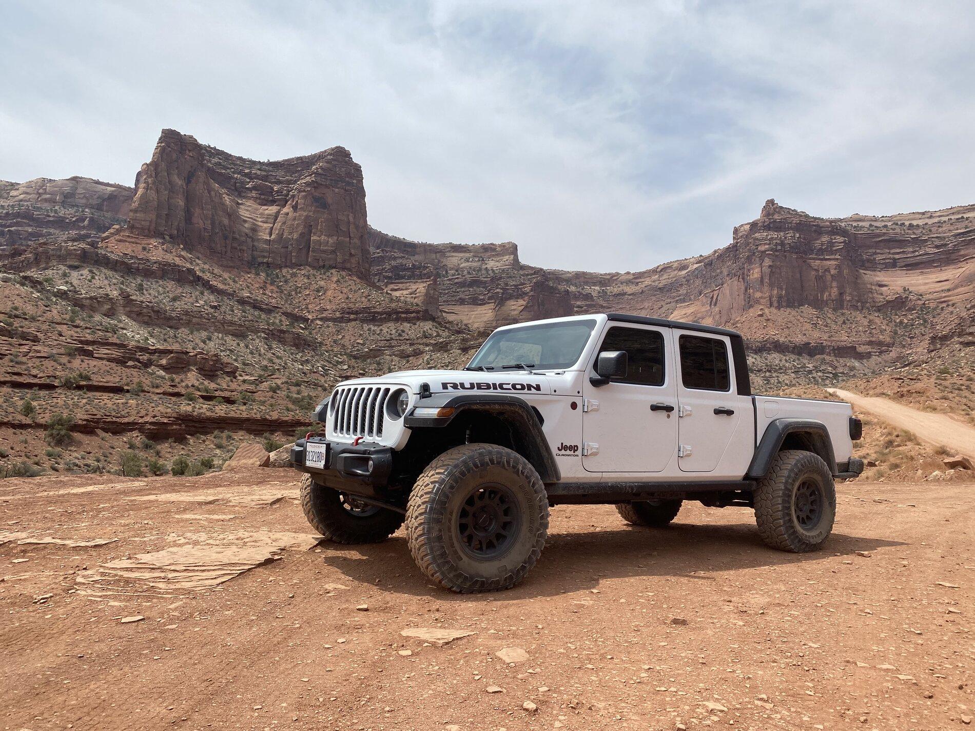 Jeep Gladiator BRIGHT WHITE Gladiator JT Club 5C634D0D-9AD4-421F-B891-FC9BEF7BD2AD