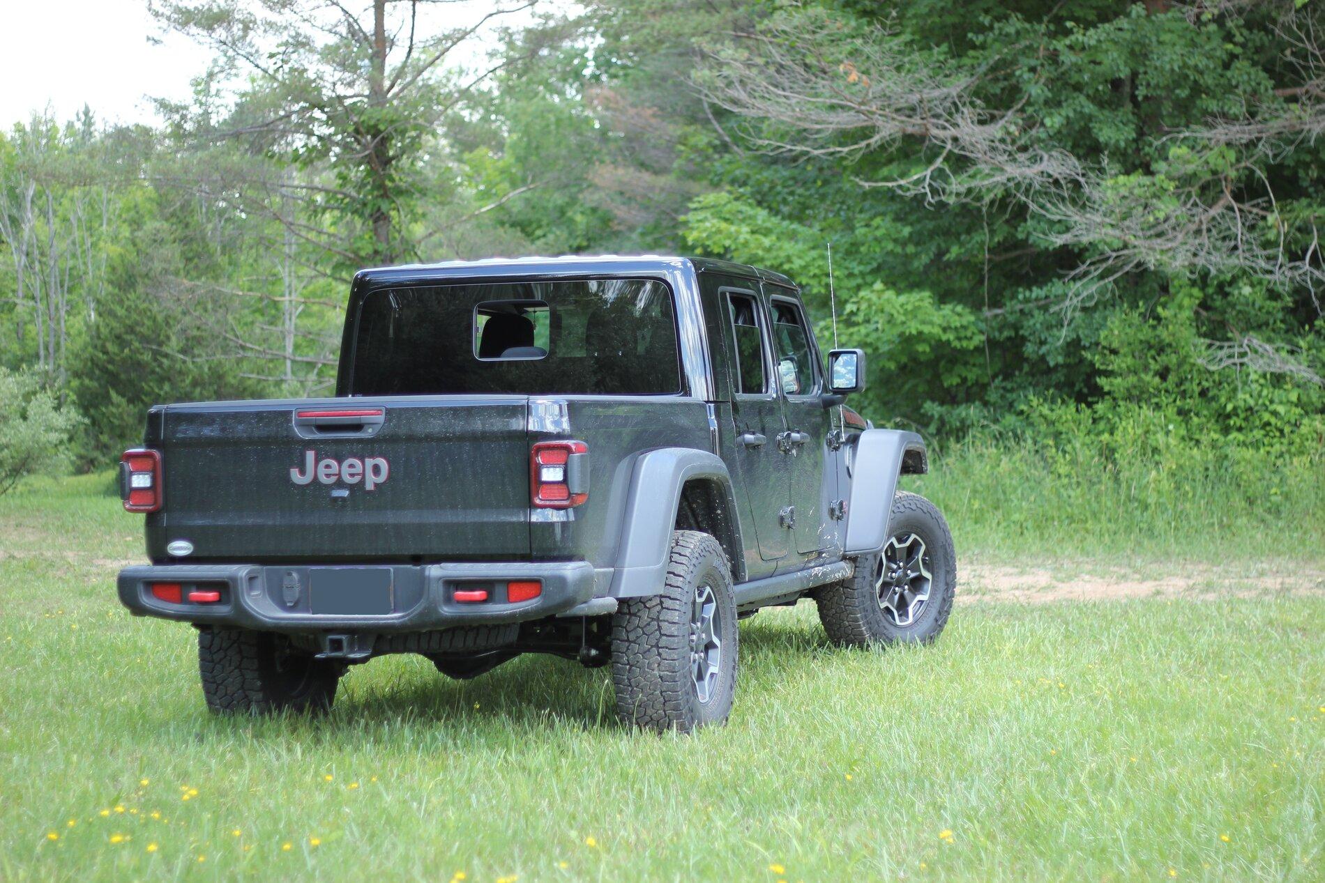 Jeep Gladiator BLACK Gladiator JT Club Blackbear-rear