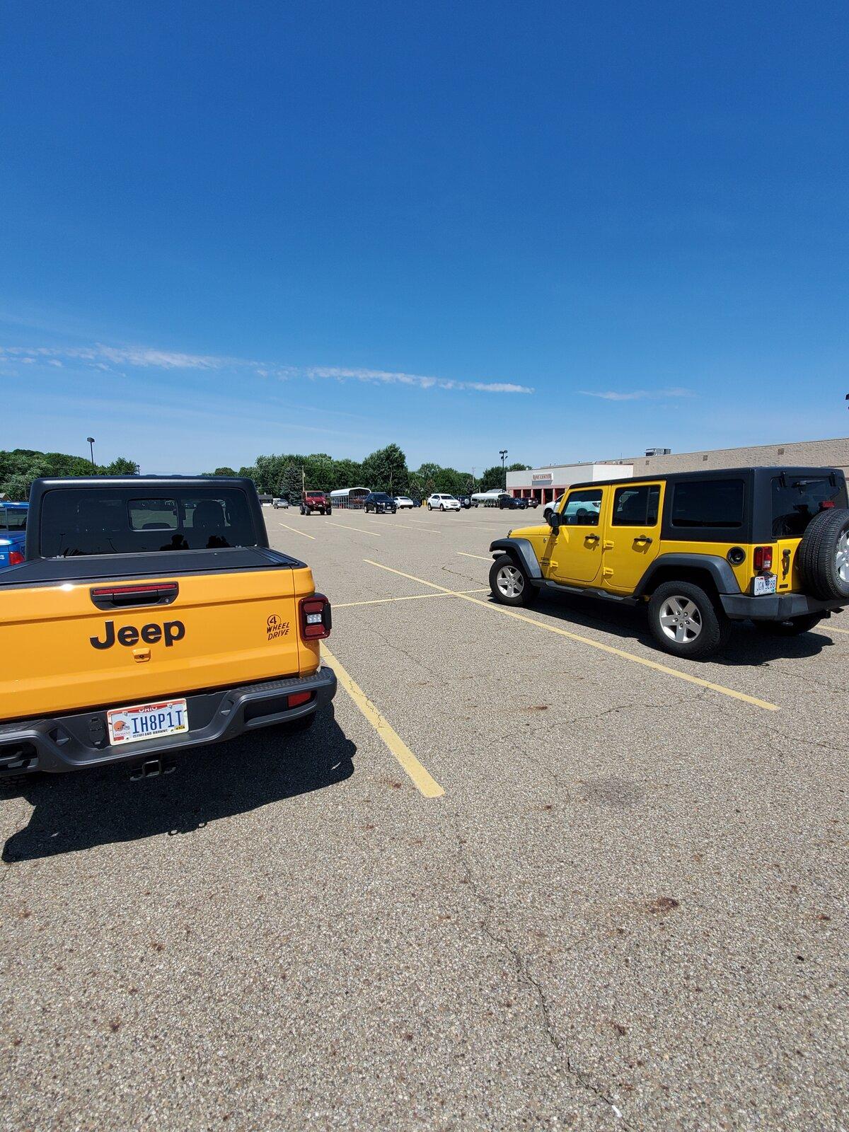 Jeep Gladiator Jeeps Parking Next To Jeeps 20210624_113202