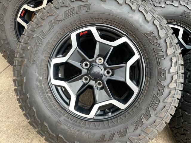 Jeep Gladiator WTS Jeep Gladiator Take Offs - OEM set of 5 wheels and tires Jeep Wheels 2