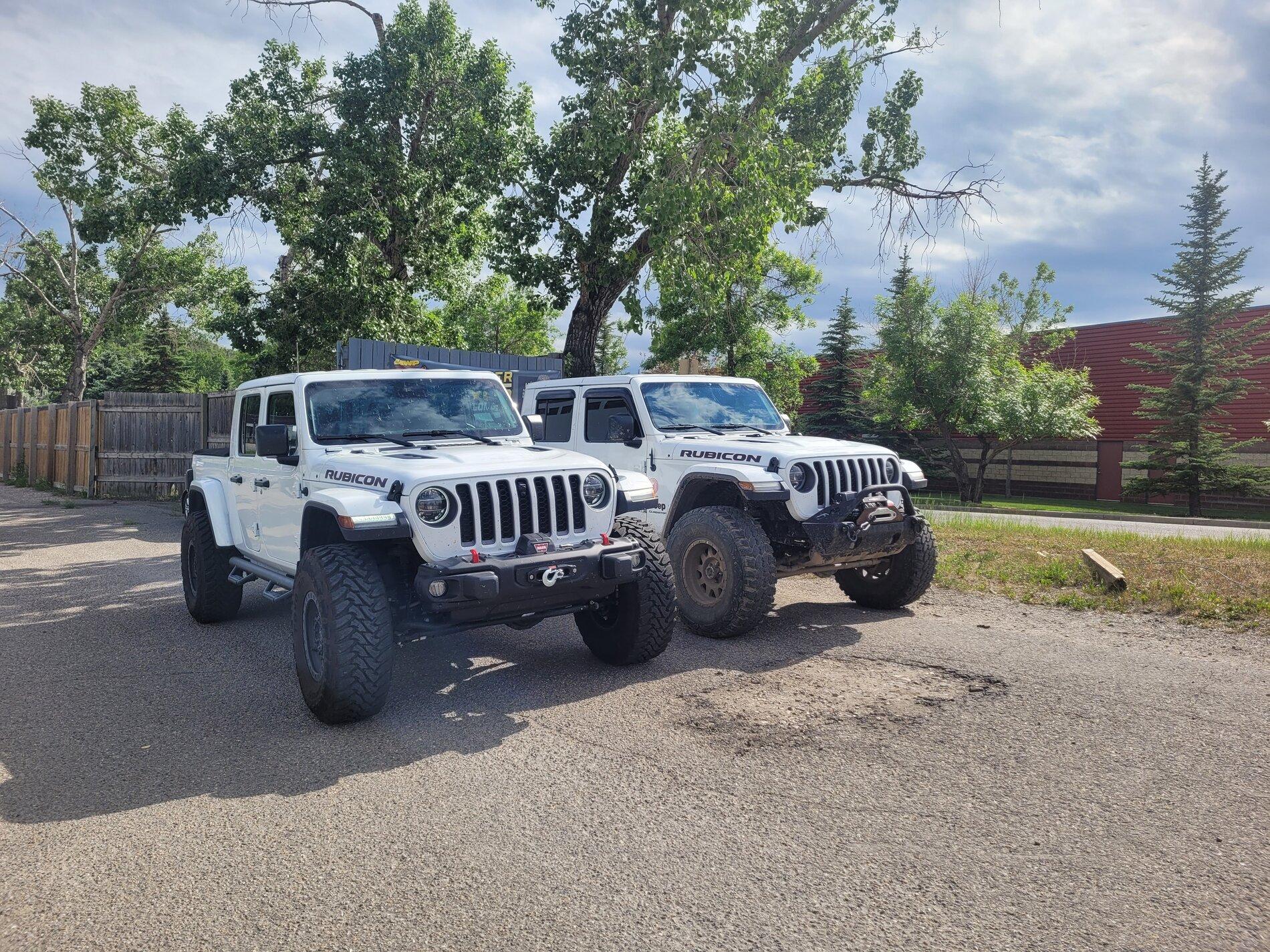 Jeep Gladiator Jeeps Parking Next To Jeeps 20210623_165844