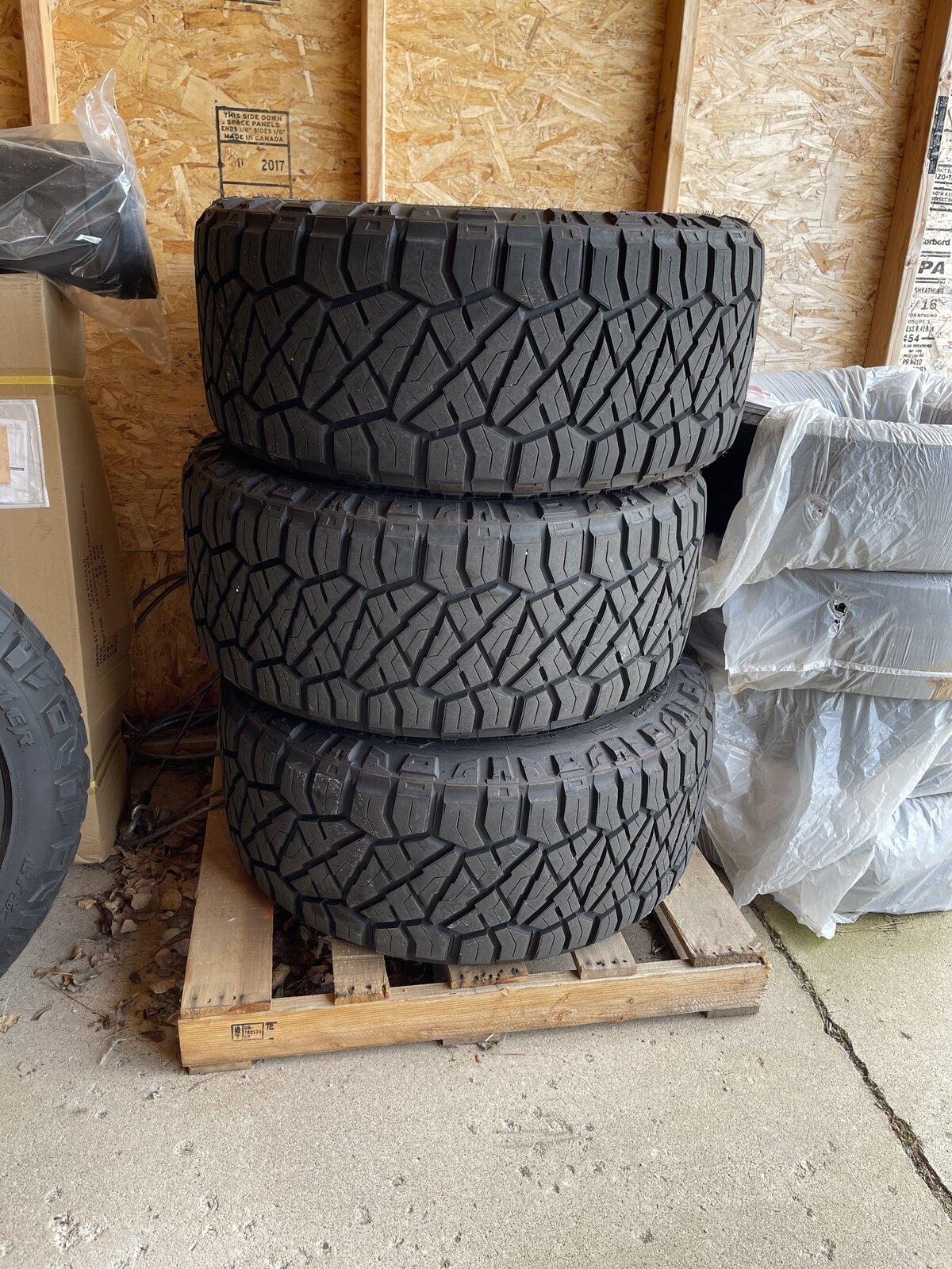 Jeep Gladiator Arkon Triumph 22x12 with tires C29CAF76-132F-4B17-82A9-733A38775261
