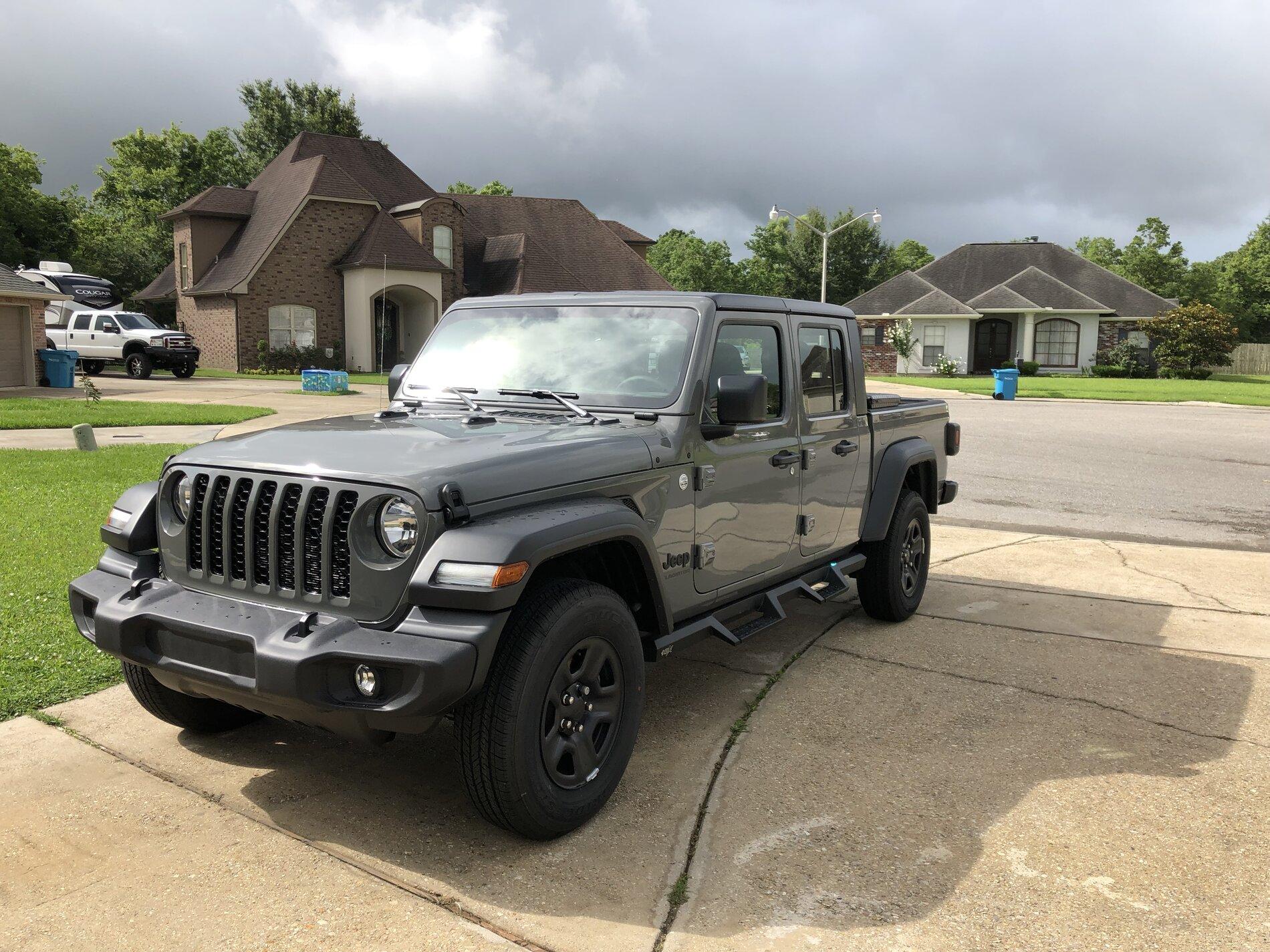 Jeep Gladiator Sport vs Sport S IMG-0342