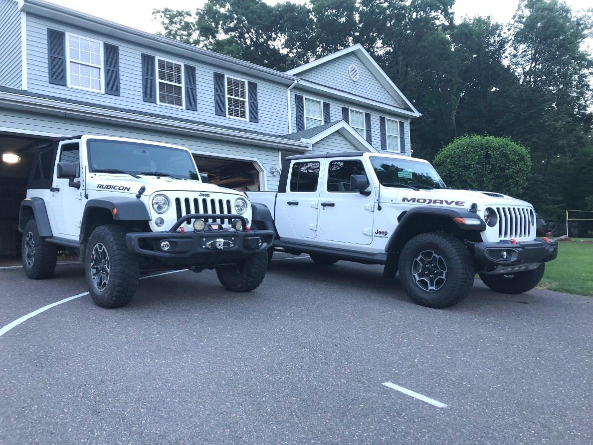 Jeep Gladiator BRIGHT WHITE Gladiator JT Club Mo & Rubi