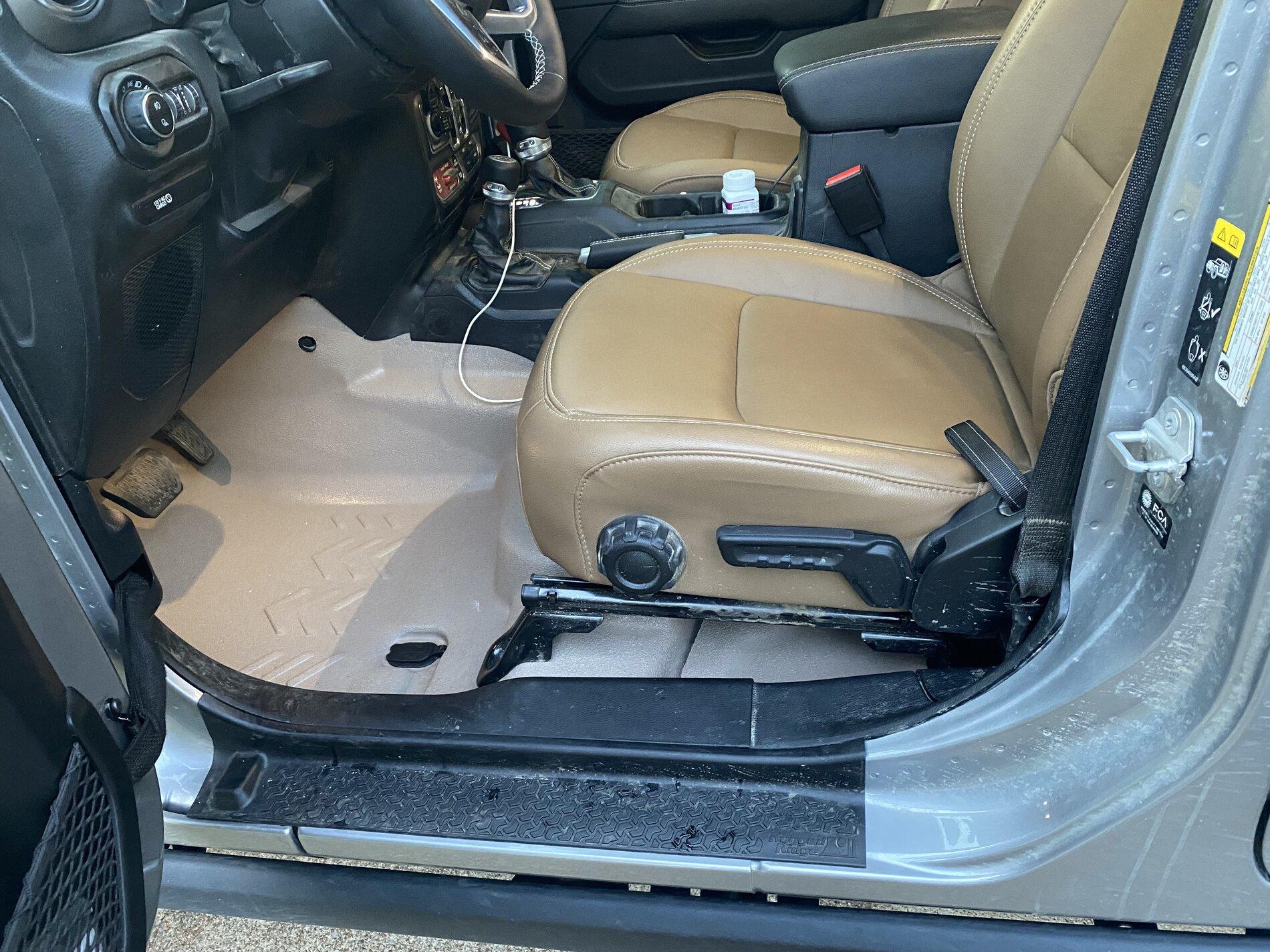 Jeep Gladiator Anyone remove the carpet? 813679FC-8427-4ADB-971D-2CE5920995CA