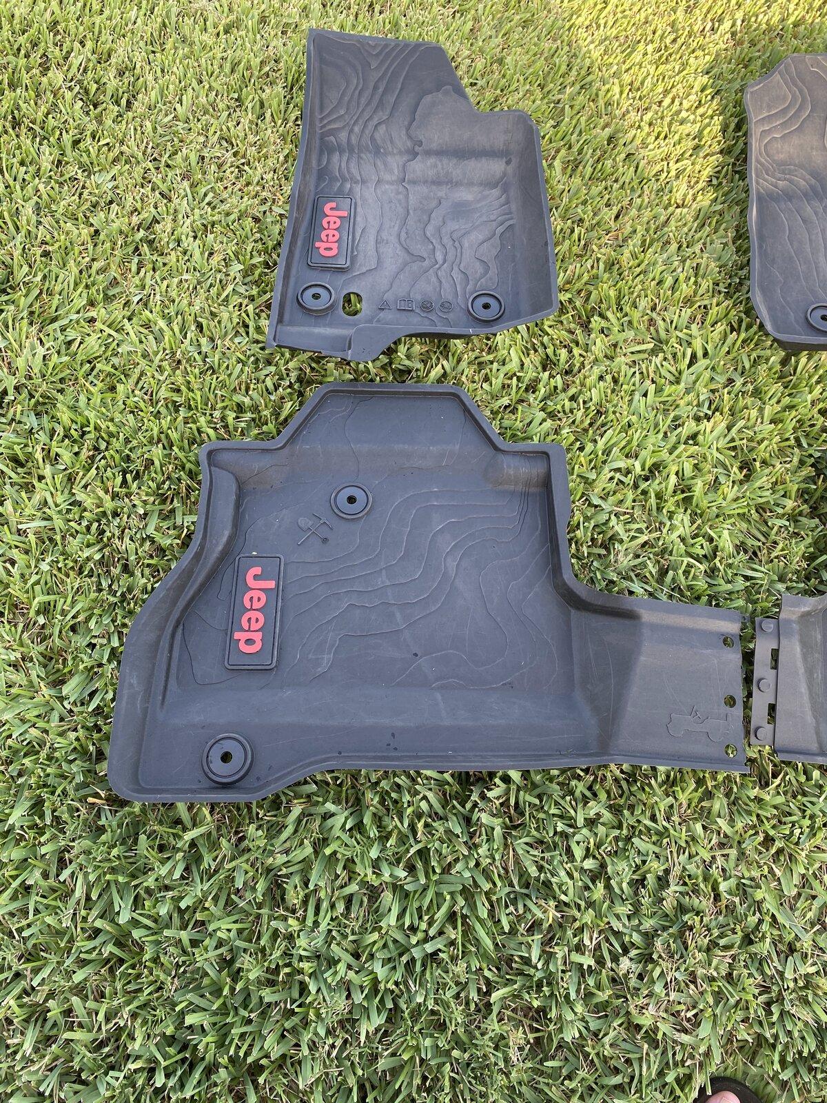 Jeep Gladiator Mopar All Weather Mats, like new DDE04DDB-354F-4A2B-ABEC-BD3DDC8BFF35