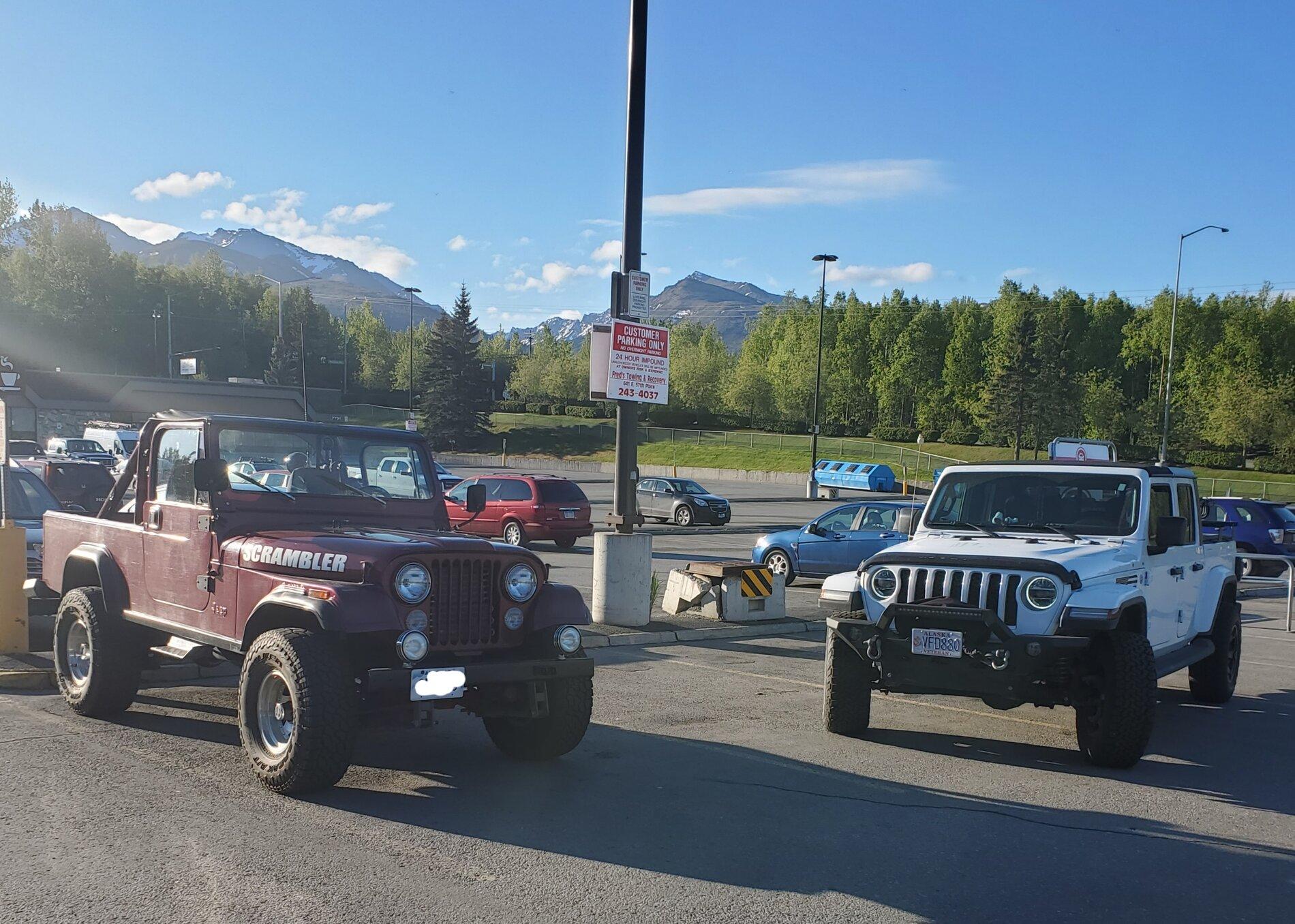 Jeep Gladiator Jeeps Parking Next To Jeeps 20200527_082215