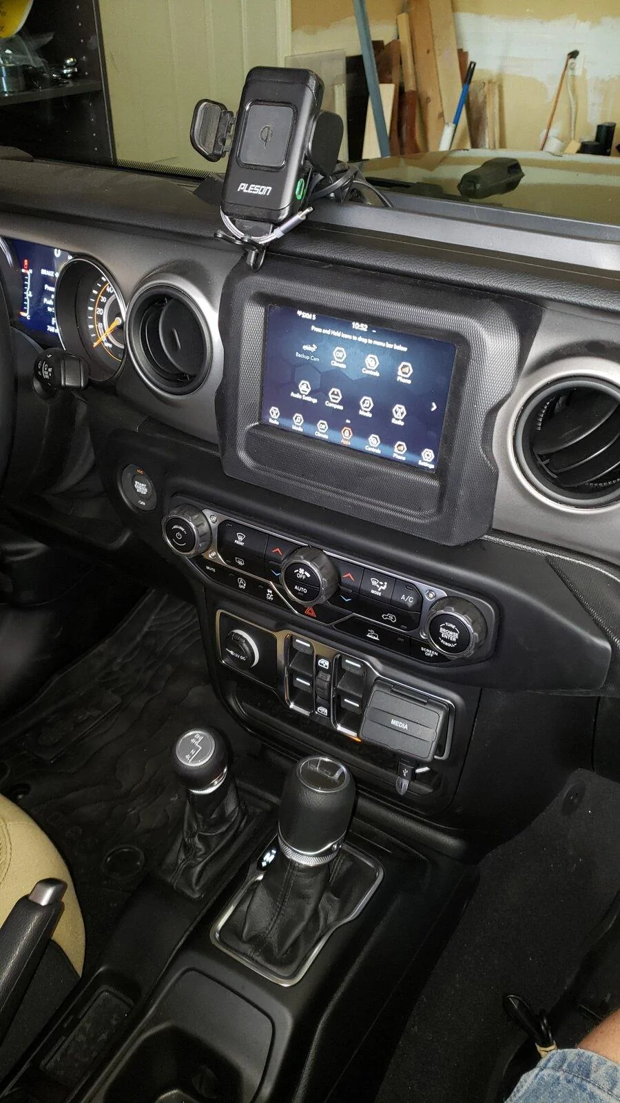 Jeep Gladiator Phone Solutions 20210626_105240