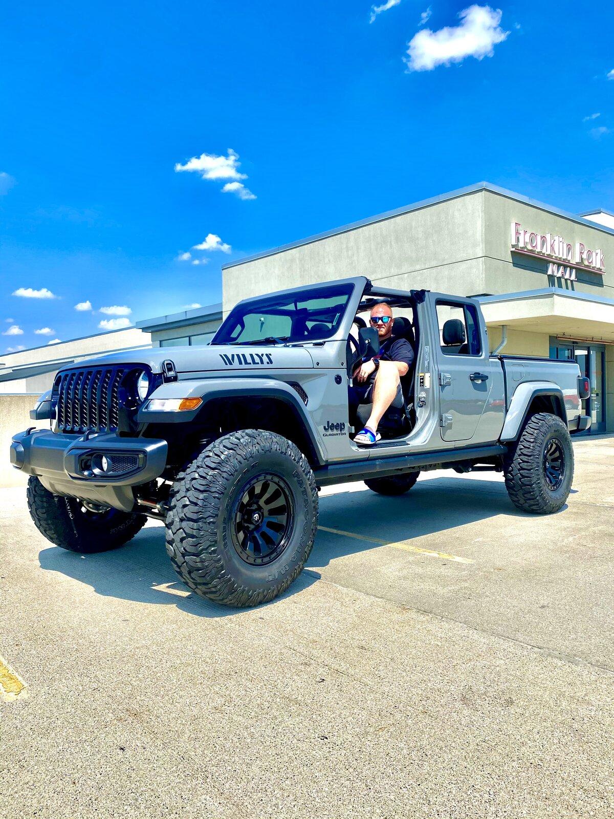 Jeep Gladiator WILLYS Edition Gladiator JT Club F8068066-1388-40A3-B0C2-BFAFE2BBC421