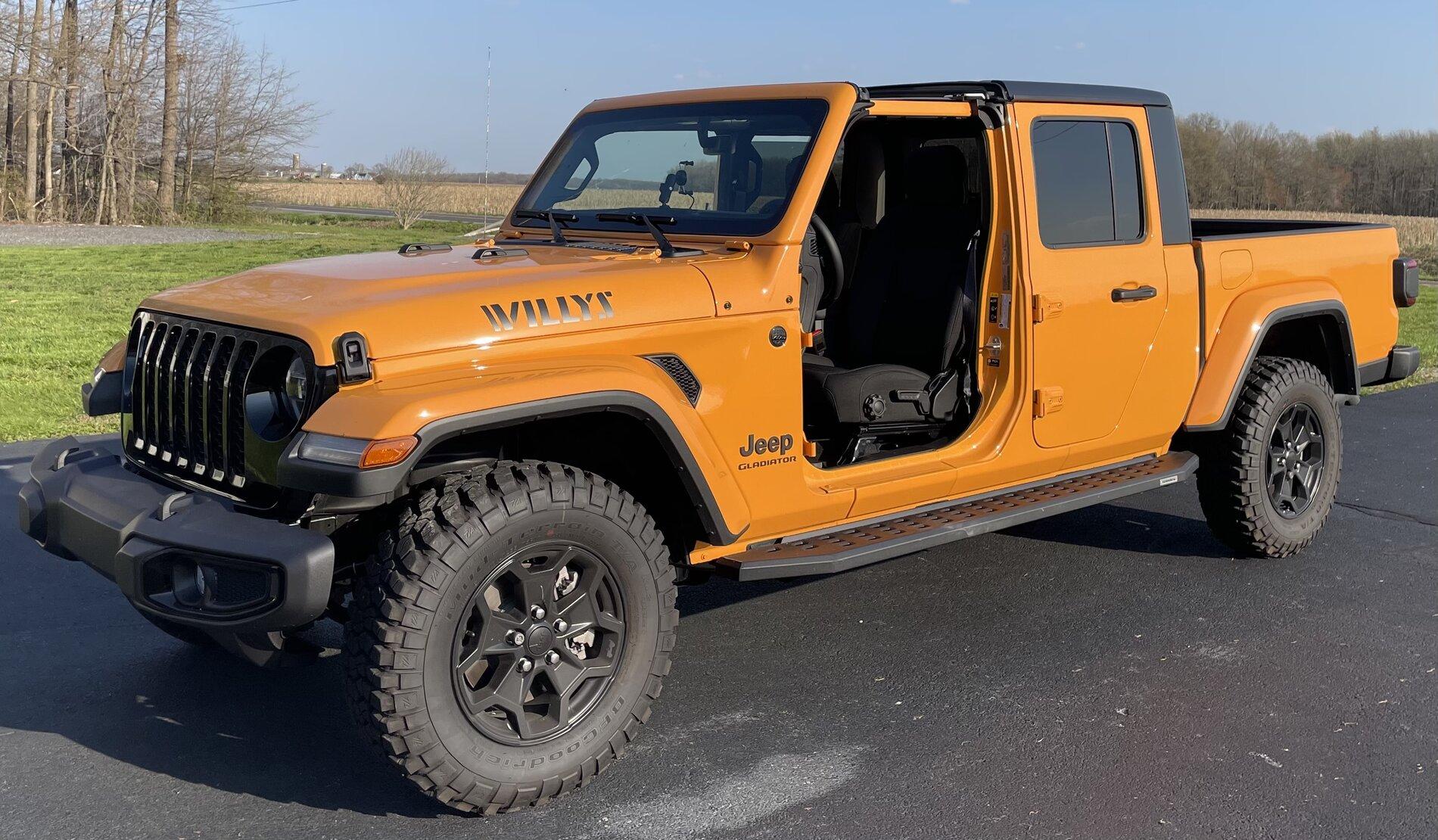 Jeep Gladiator Who rolls like this?? C138A63C-874A-45AF-99C9-D8A1A8632B9D