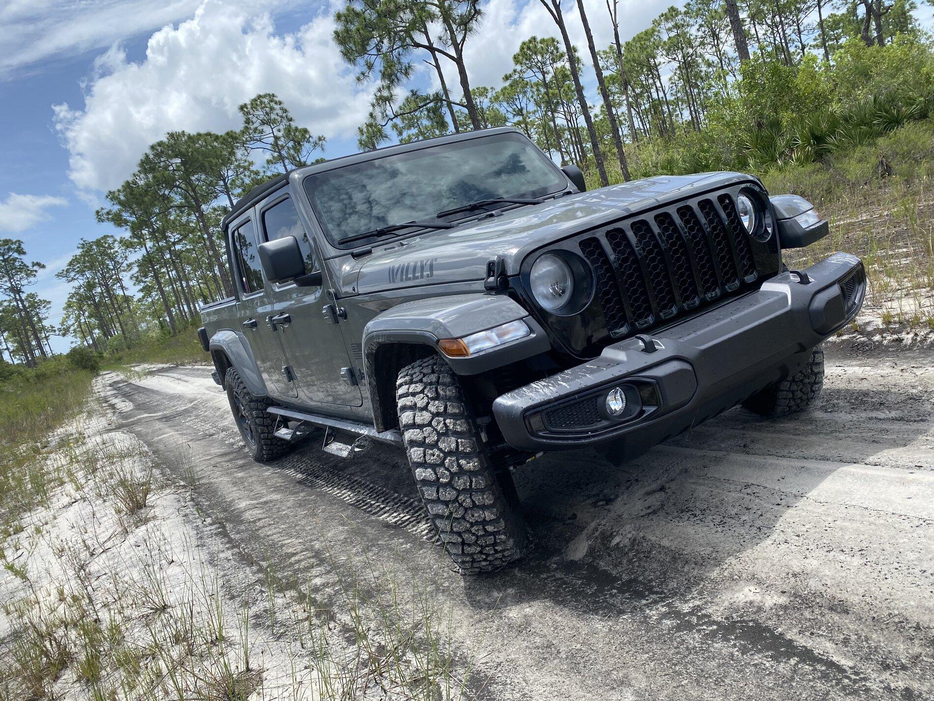 Jeep Gladiator Gladiator Glamour Shots 9442E35A-E451-412C-8BE9-D64DF198DACB