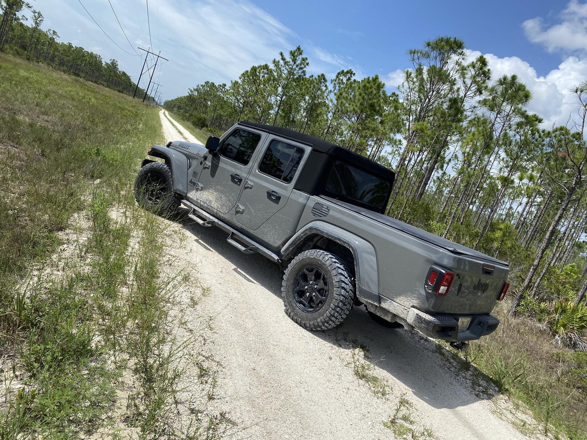 Jeep Gladiator Gladiator Glamour Shots 1D75F930-8B2B-40D2-834B-DB9859EAB244