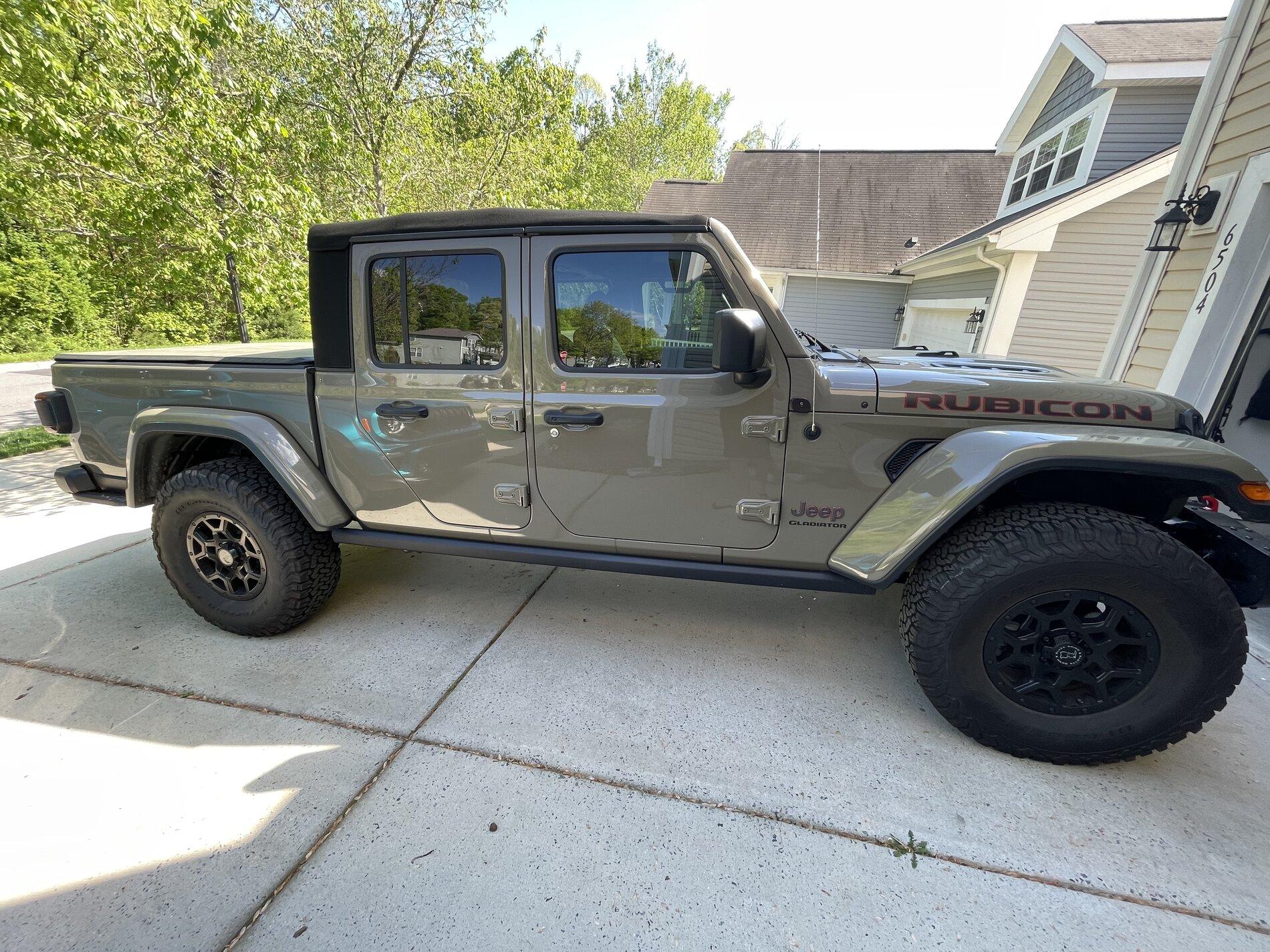 Jeep Gladiator 4 Black Rhino Overland wheels 725424C6-1717-4B90-94B2-7CEDD05A09E2