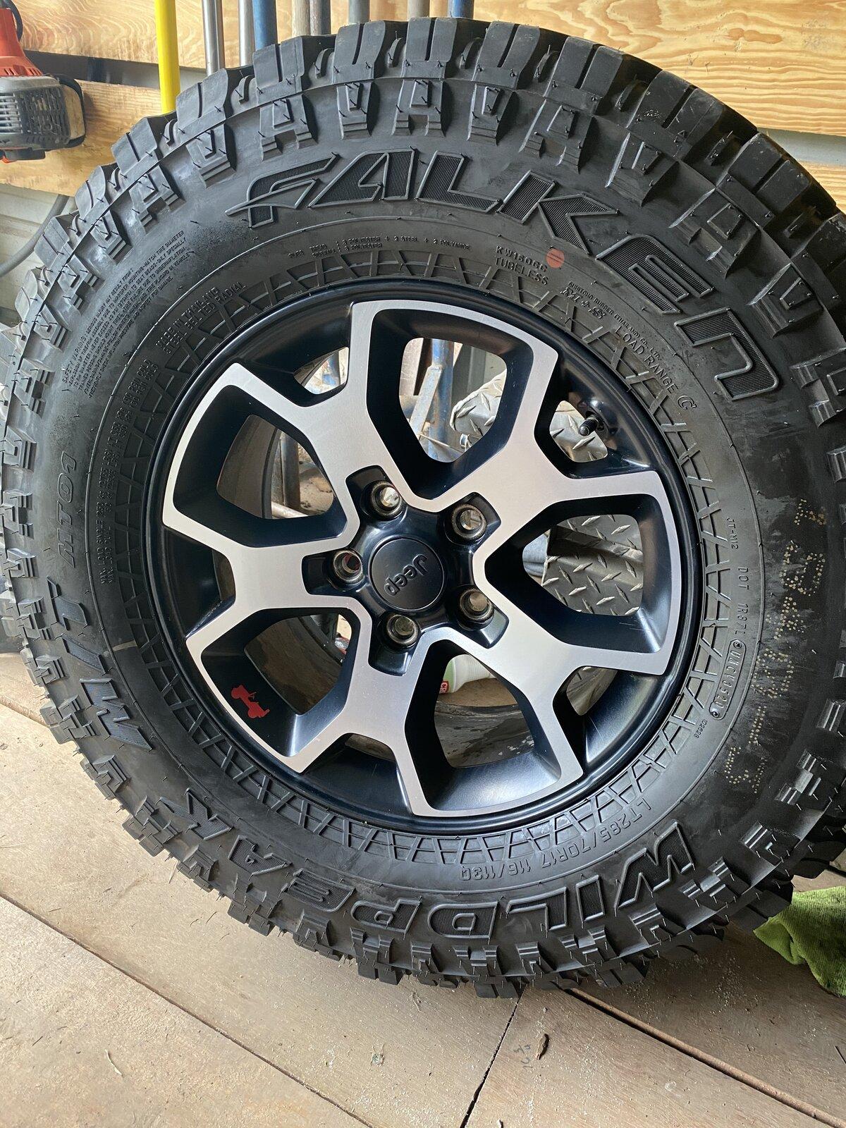 Jeep Gladiator 5 Rubicon Rims on Falken Wildpeak MT A7386B93-2865-44EC-B78E-43076CD89807