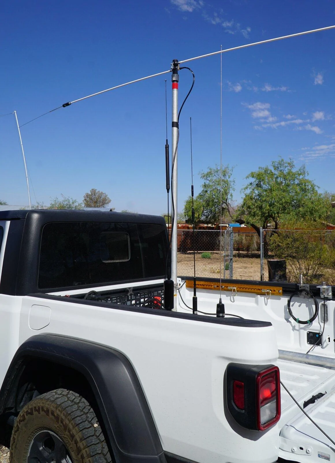 Jeep Gladiator Getting ready for HF moble DSC08108 (2)
