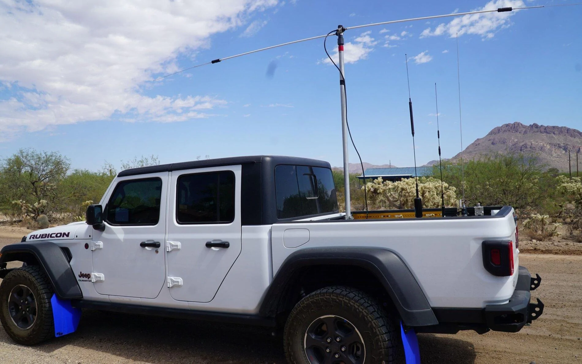Jeep Gladiator Getting ready for HF moble DSC08113 (2)