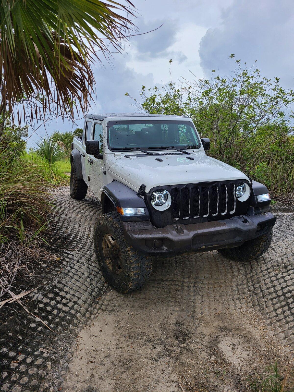 Jeep Gladiator Bigger Tires on Stock Wheels 20200703_165537