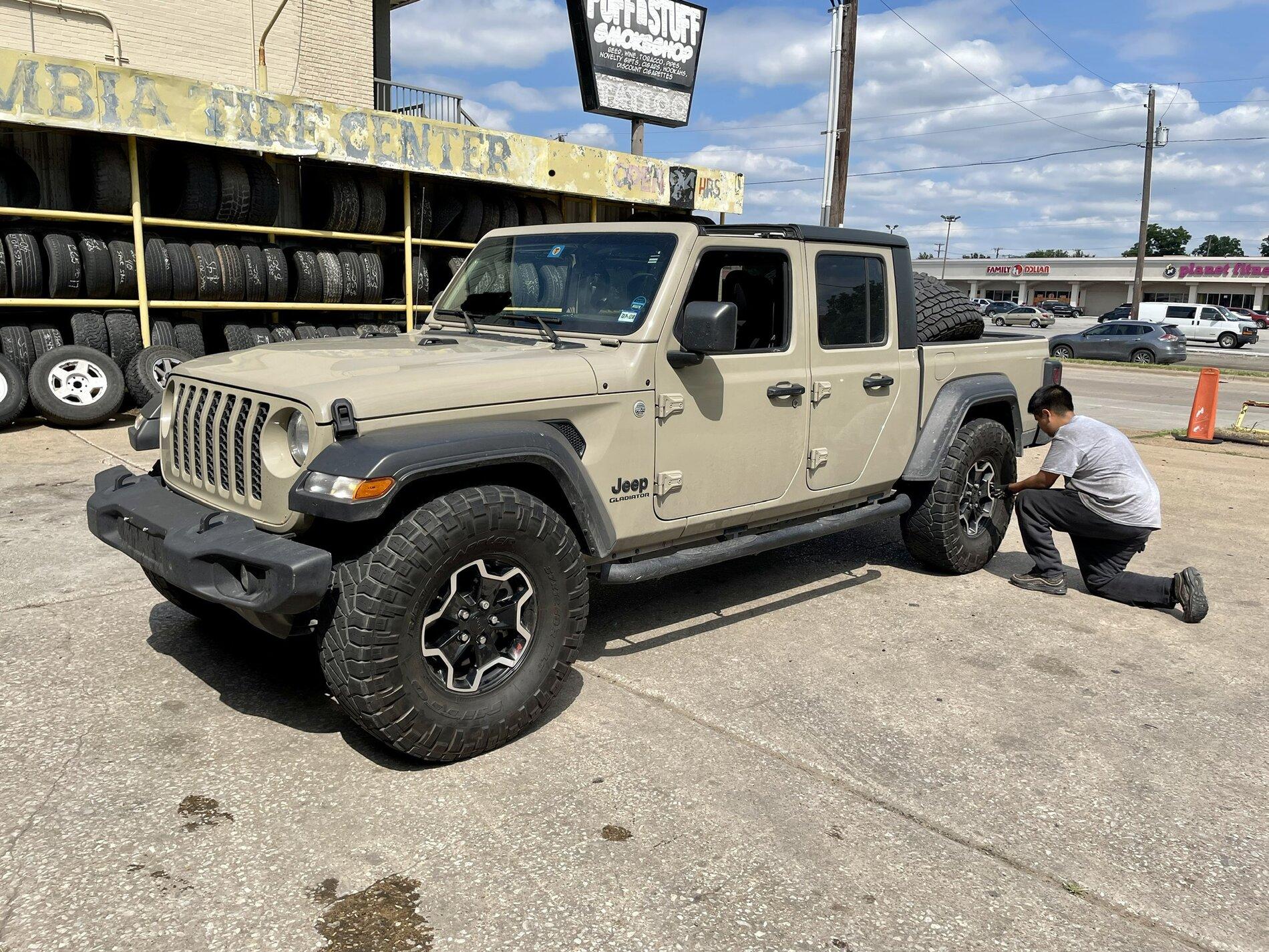Jeep Gladiator Bigger Tires on Stock Wheels 132556F7-1E31-4A85-A8E3-1932A2EBAA8C