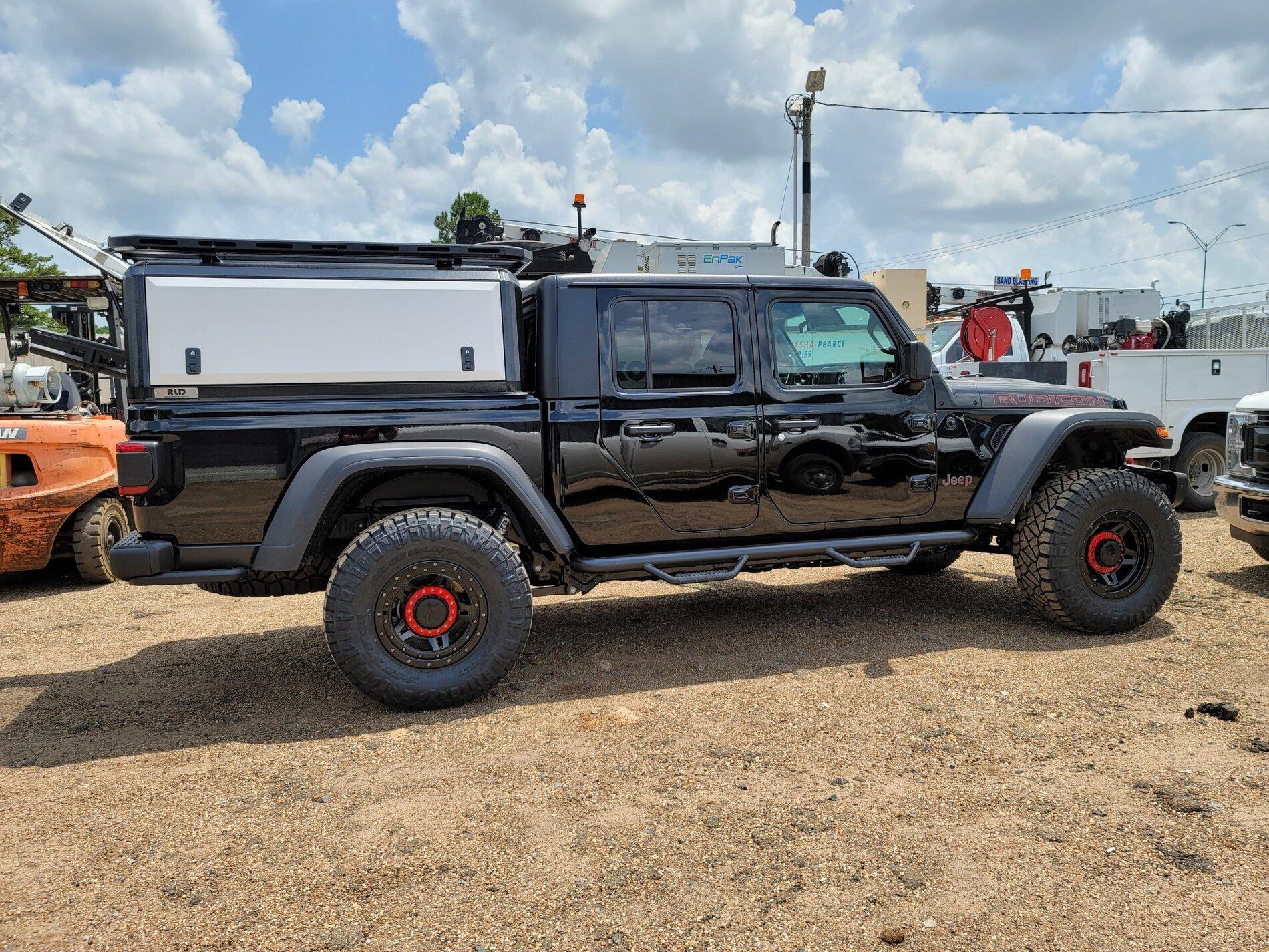 Jeep Gladiator Gladiator Glamour Shots 002890A4-CB3A-46B3-A9CD-98791892913C
