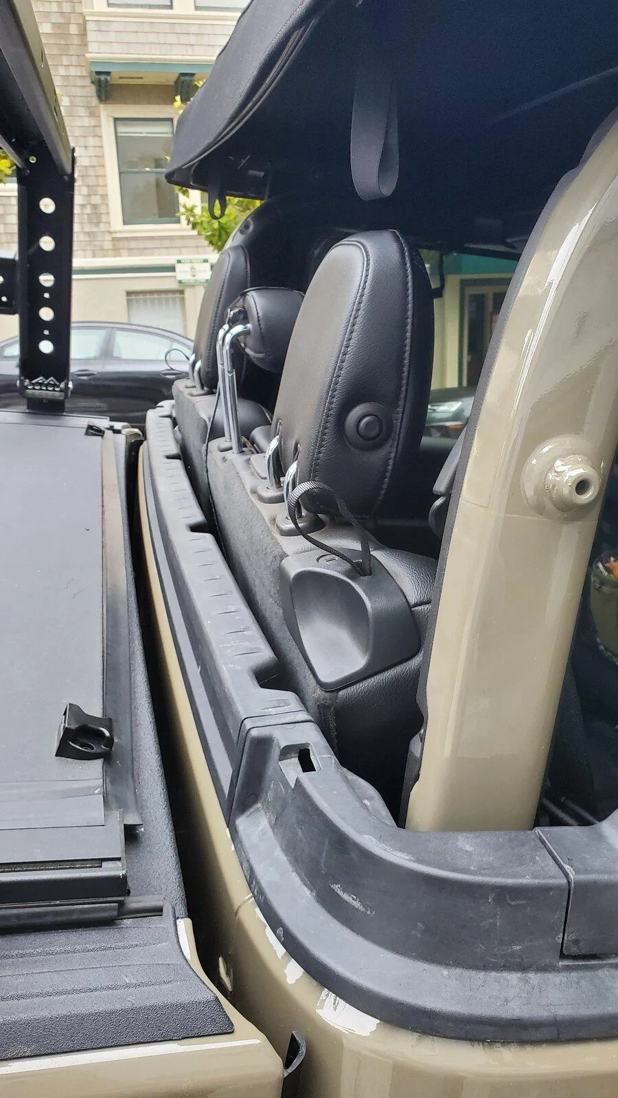 Jeep Gladiator Soft top window storage tip. 20210627_074741