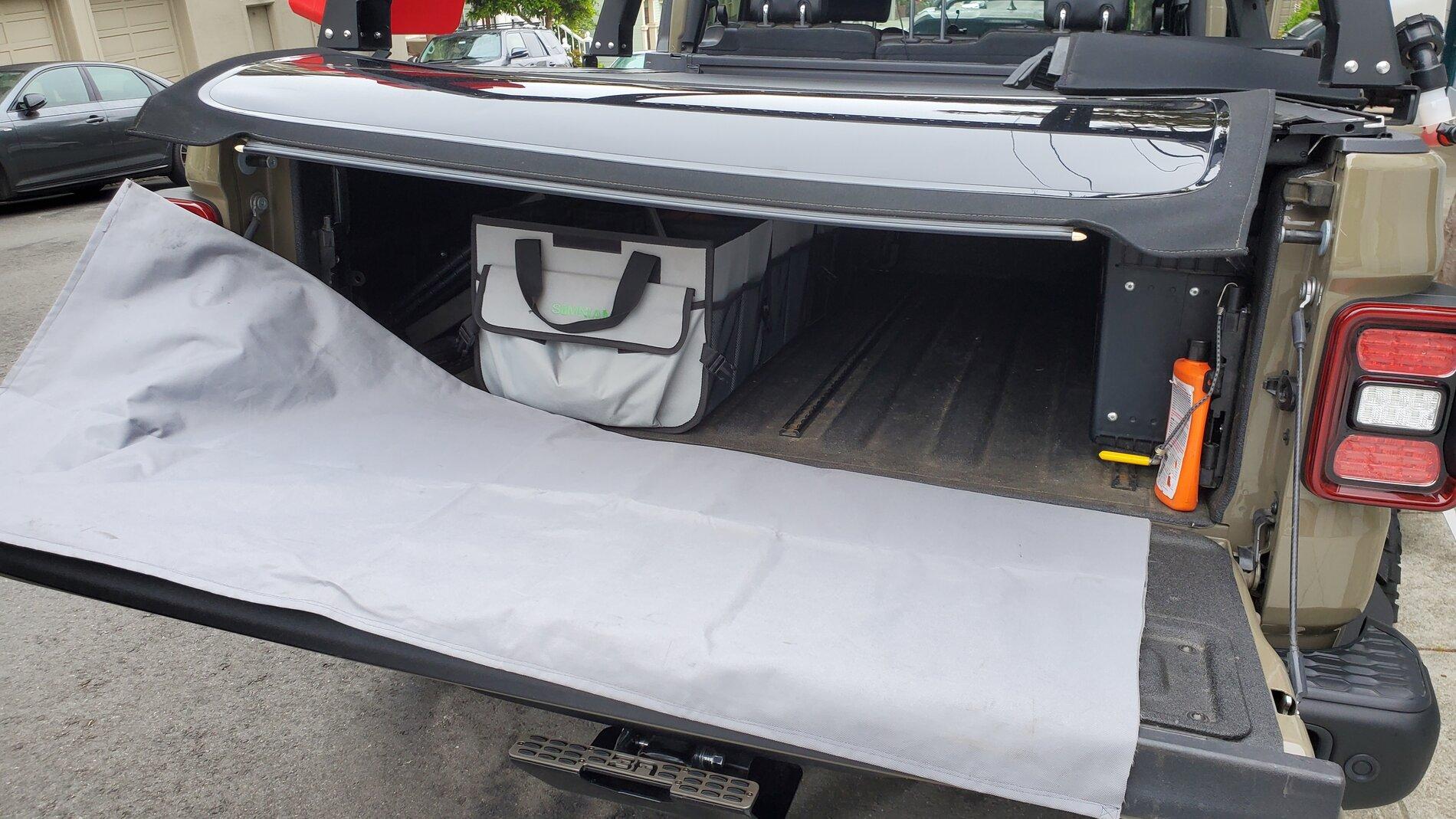 Jeep Gladiator Soft top window storage tip. 20210627_074602
