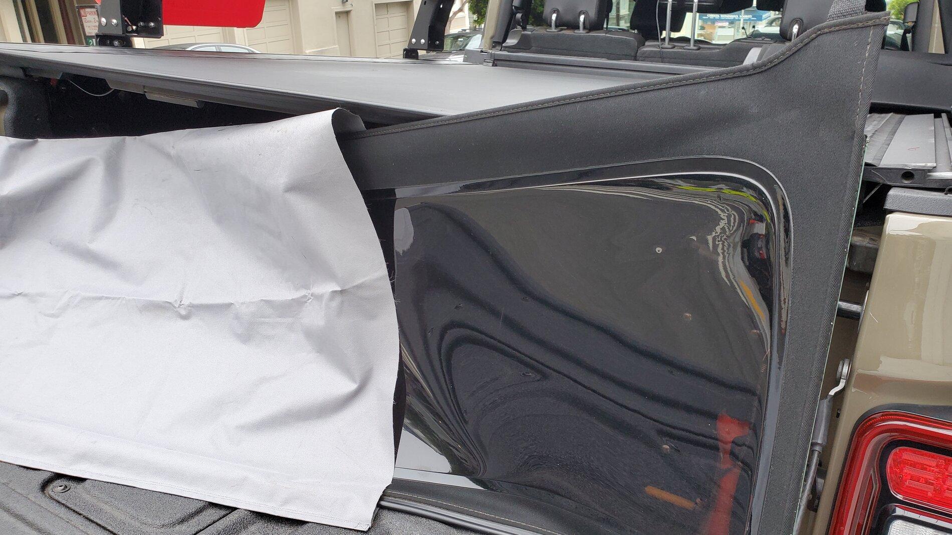 Jeep Gladiator Soft top window storage tip. 20210627_074708