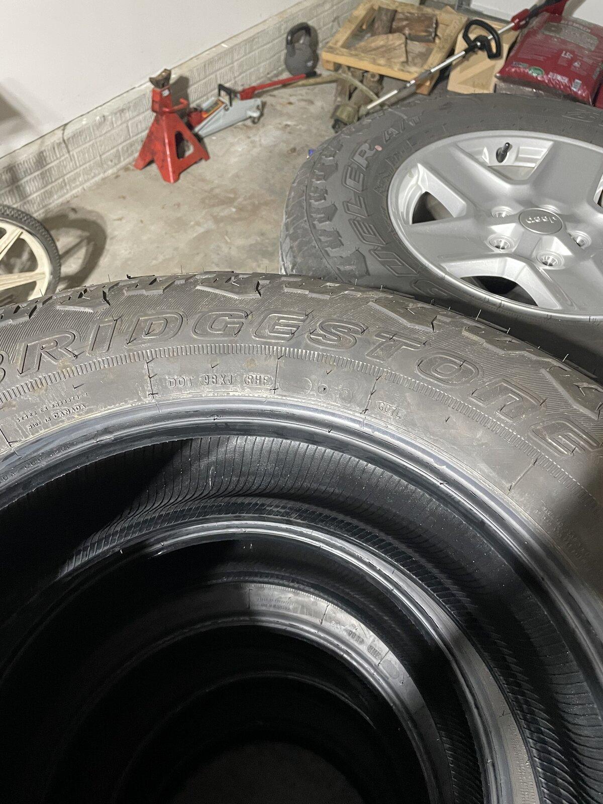 Jeep Gladiator 5x 255/75r18 Bridgestone Dueler AT 632DAA3F-35D3-468C-AA27-4C196BDA0EA1