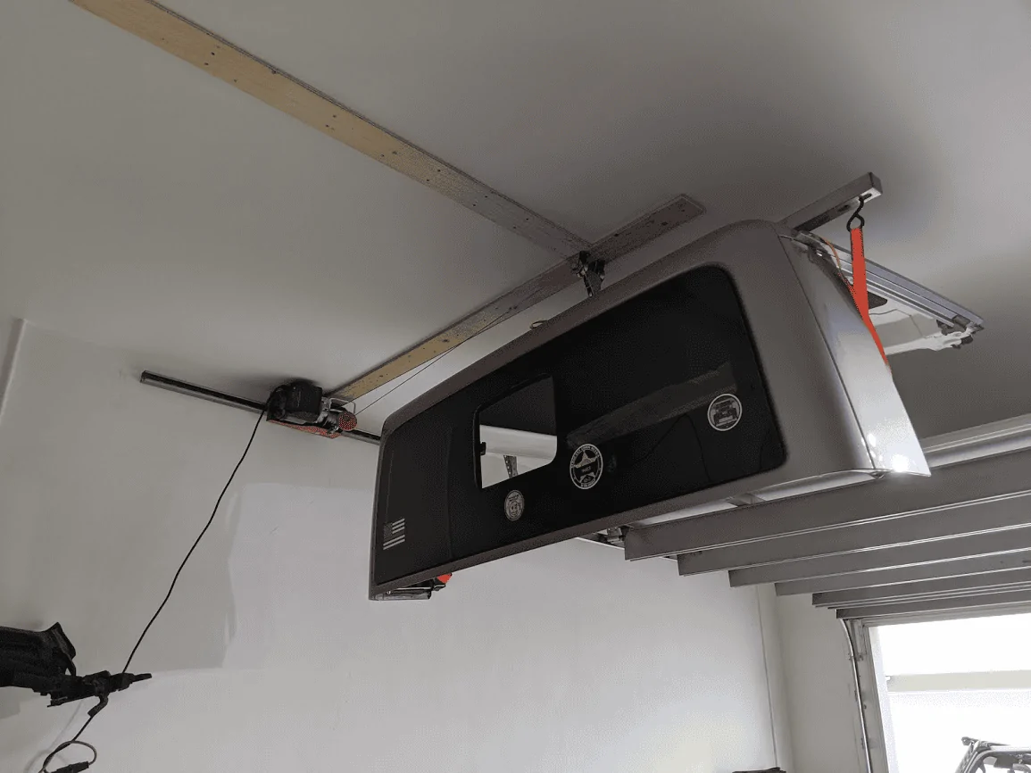 Jeep Gladiator Lift / hoist for top? 1624850086942