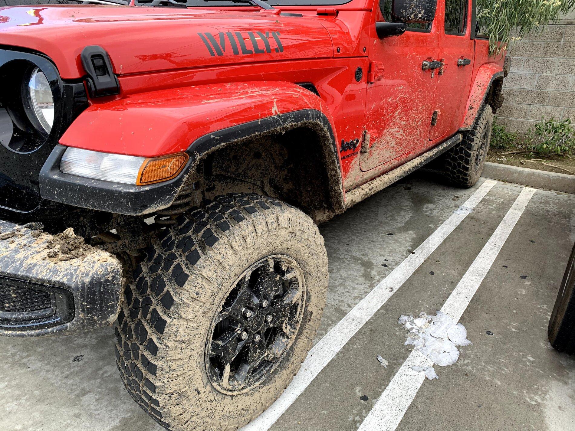 Jeep Gladiator Those trying to decide between 35"s or 37"s 8042A5E6-10C1-43AE-A444-841298F6BEE3