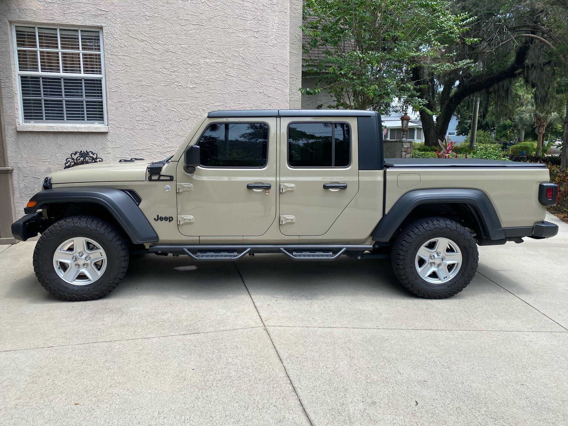 Jeep Gladiator 2020 Jeep Gladiator Sport S Gobi 13k miles IMG_2302.JPG