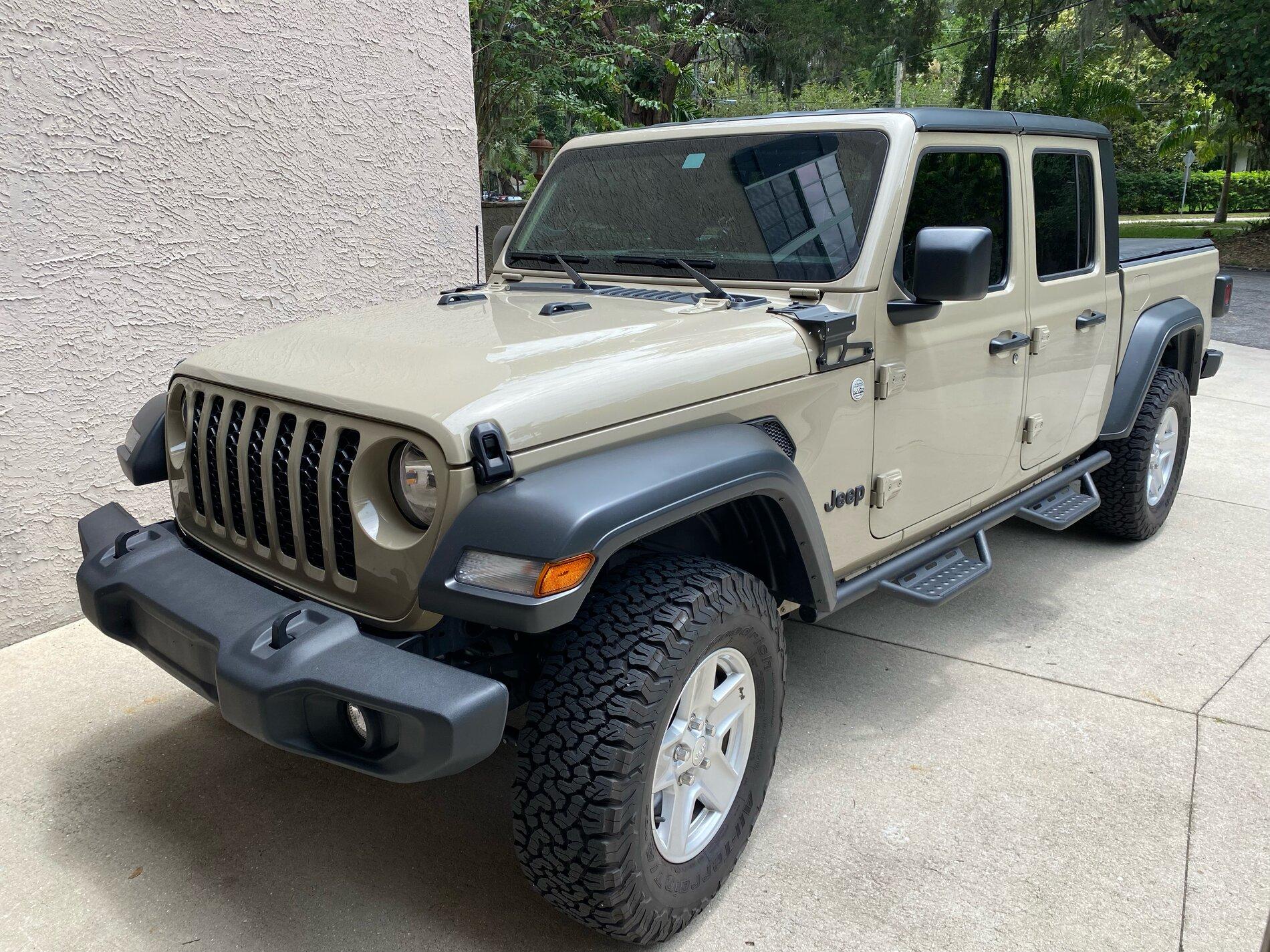 Jeep Gladiator 2020 Jeep Gladiator Sport S Gobi 13k miles IMG_2303.JPG