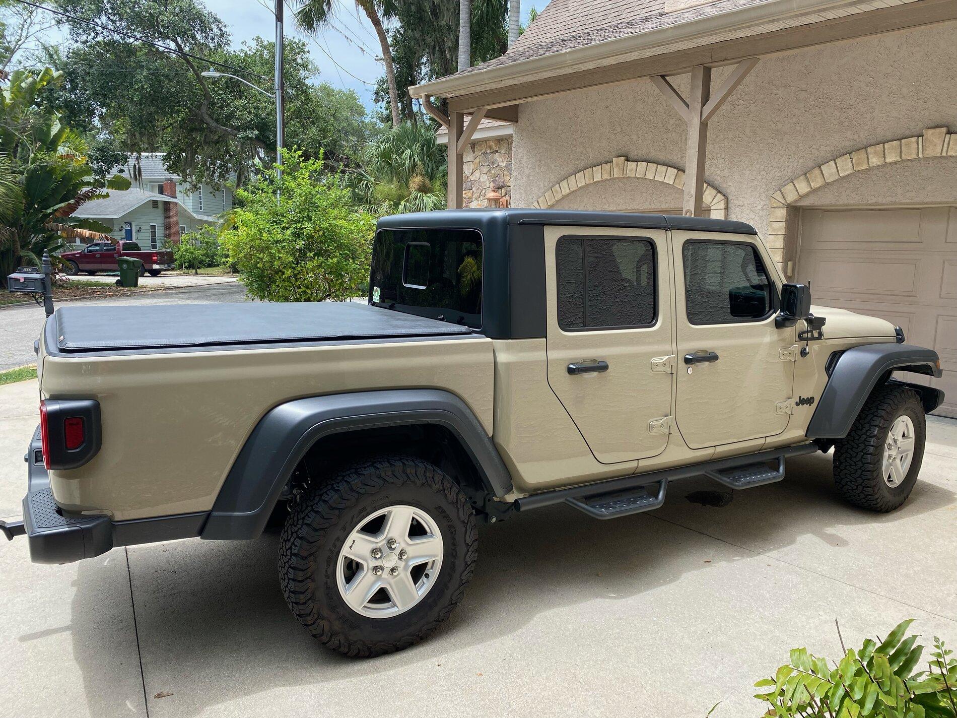 Jeep Gladiator 2020 Jeep Gladiator Sport S Gobi 13k miles IMG_2306.JPG
