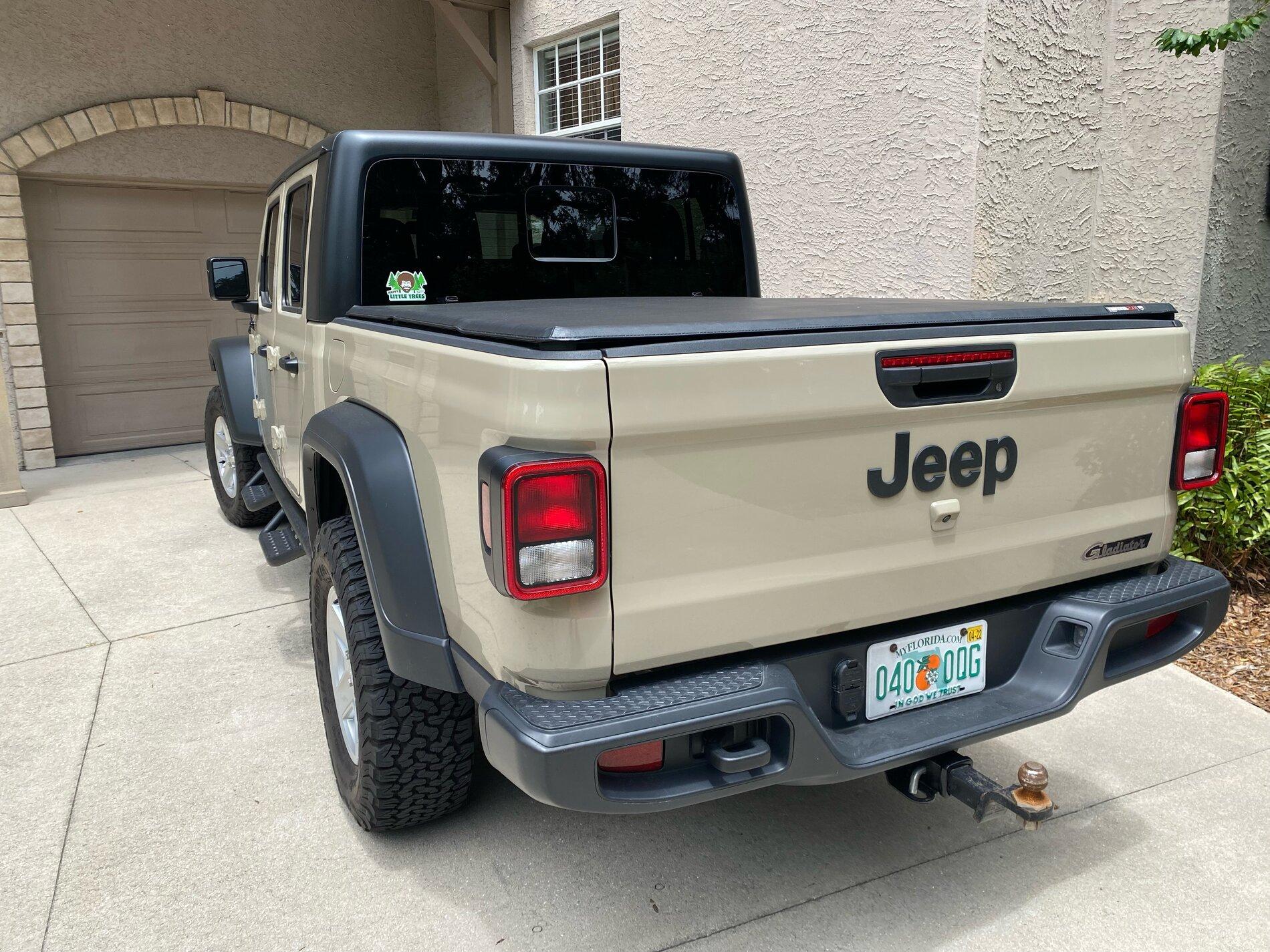 Jeep Gladiator 2020 Jeep Gladiator Sport S Gobi 13k miles IMG_2307.JPG