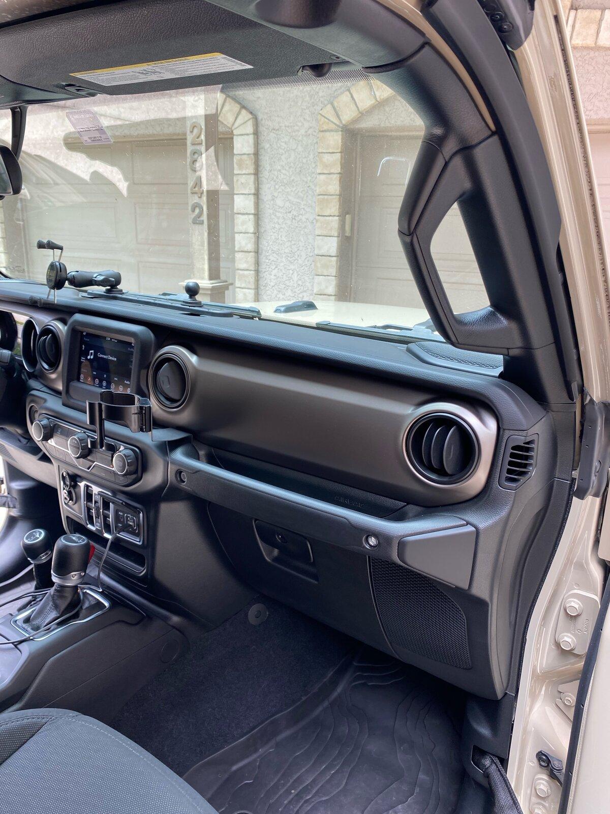 Jeep Gladiator 2020 Jeep Gladiator Sport S Gobi 13k miles IMG_2301.JPG