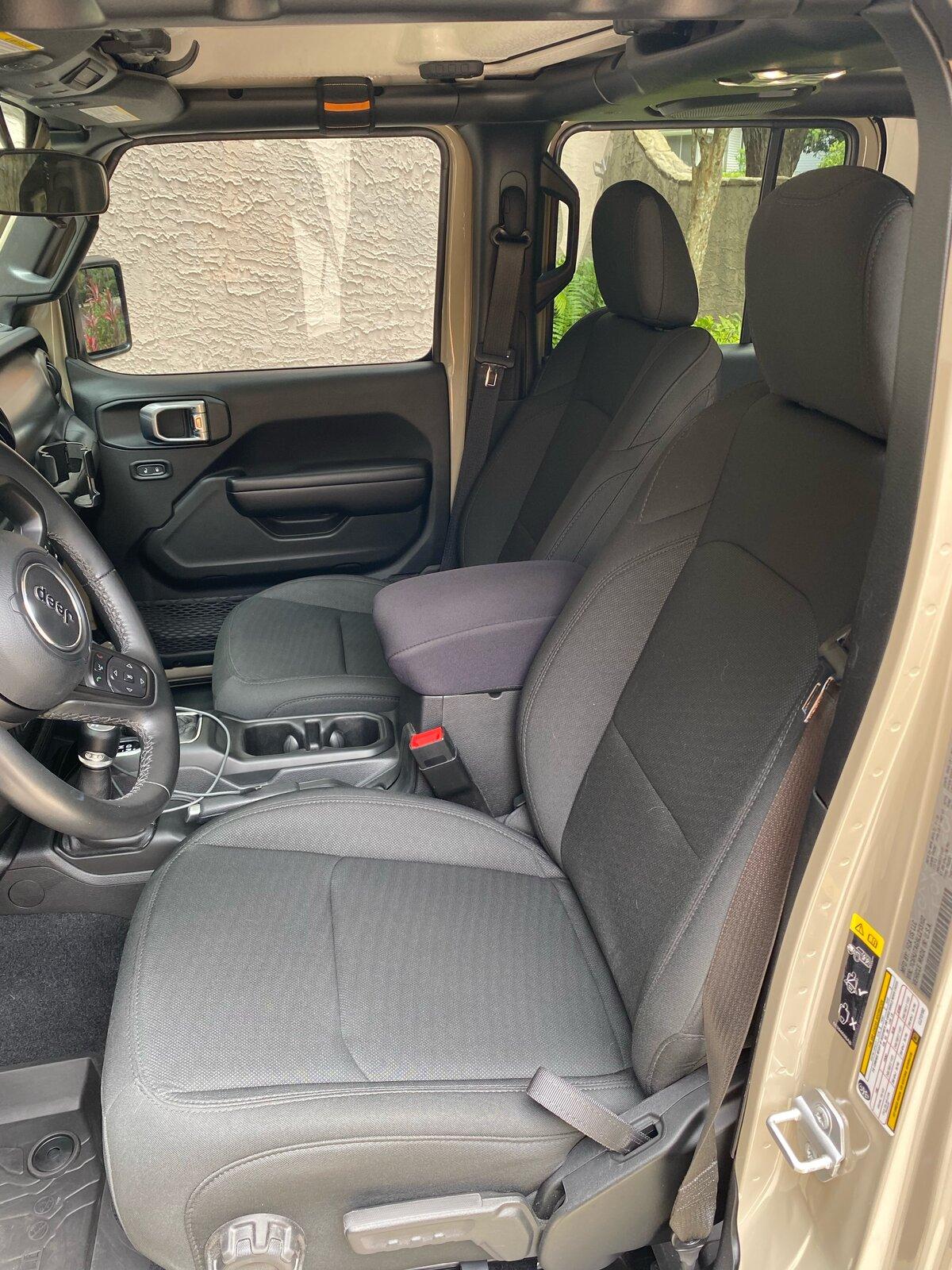 Jeep Gladiator 2020 Jeep Gladiator Sport S Gobi 13k miles IMG_2297.JPG
