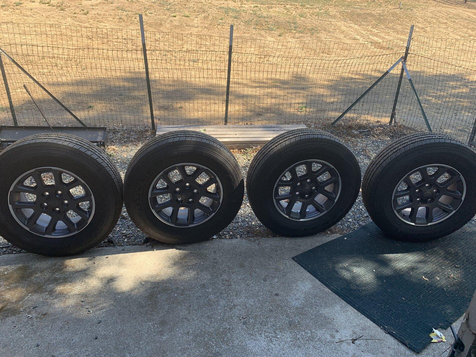 Jeep Gladiator Factory overland wheels and tires BAA1177B-5746-4470-AC0B-7288E9F32E60