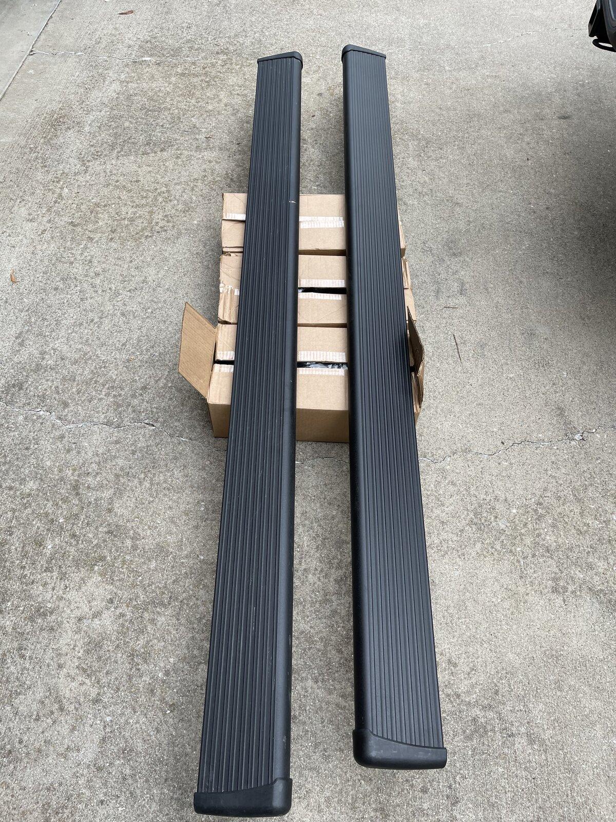 Jeep Gladiator Amp research powerstep electric running board 7B389CEA-E65F-474B-8229-CE5FCB094FAD