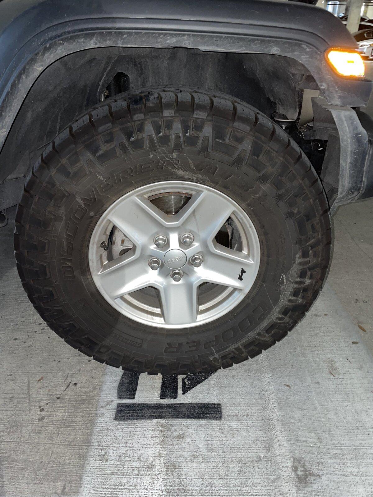 Jeep Gladiator 2-Cooper Discoverer AT3 XLT 315/70r17 including oem wheels 3840A442-56D7-47E1-88DA-F60D34DB013F