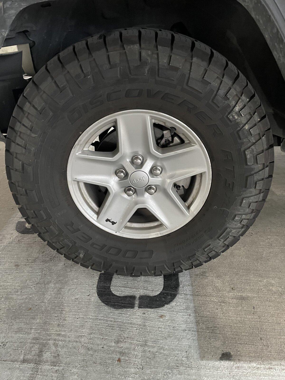 Jeep Gladiator 2-Cooper Discoverer AT3 XLT 315/70r17 including oem wheels A7DE2C8D-E1B9-4F6C-9950-9A6270772A9F