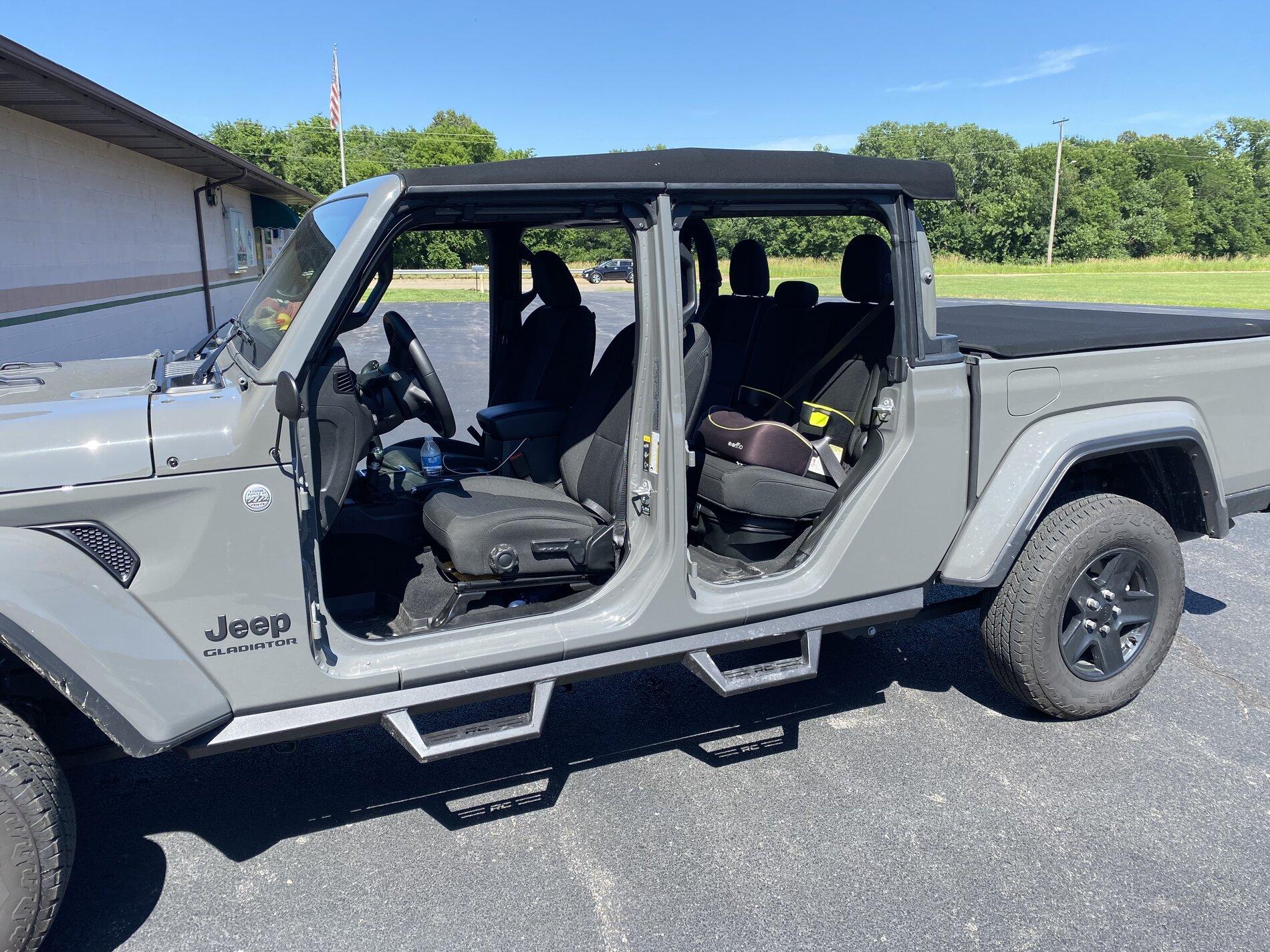 Jeep Gladiator JEEP CONTOURED DROP STEPS (20-21 GLADIATOR JT) DEC61E89-7775-4E0E-9F5D-114CCB9DAEF4