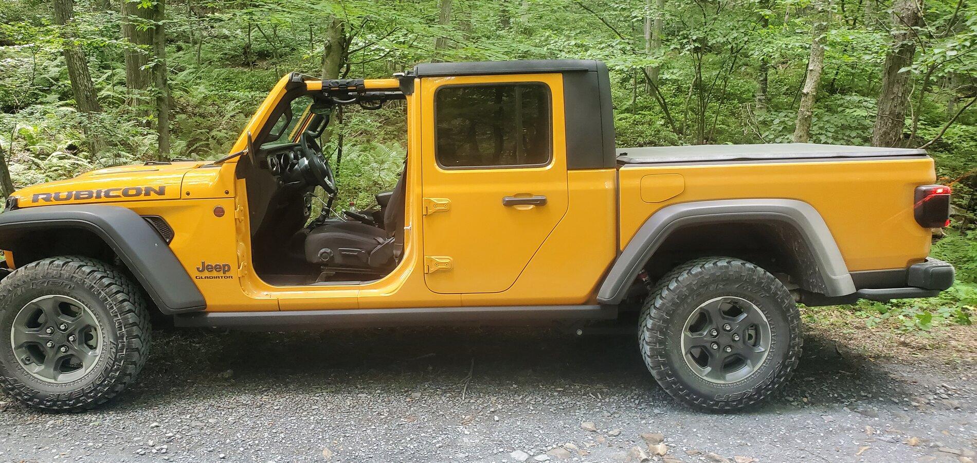 Jeep Gladiator Textured black or body color match hard top? 20210627_142036