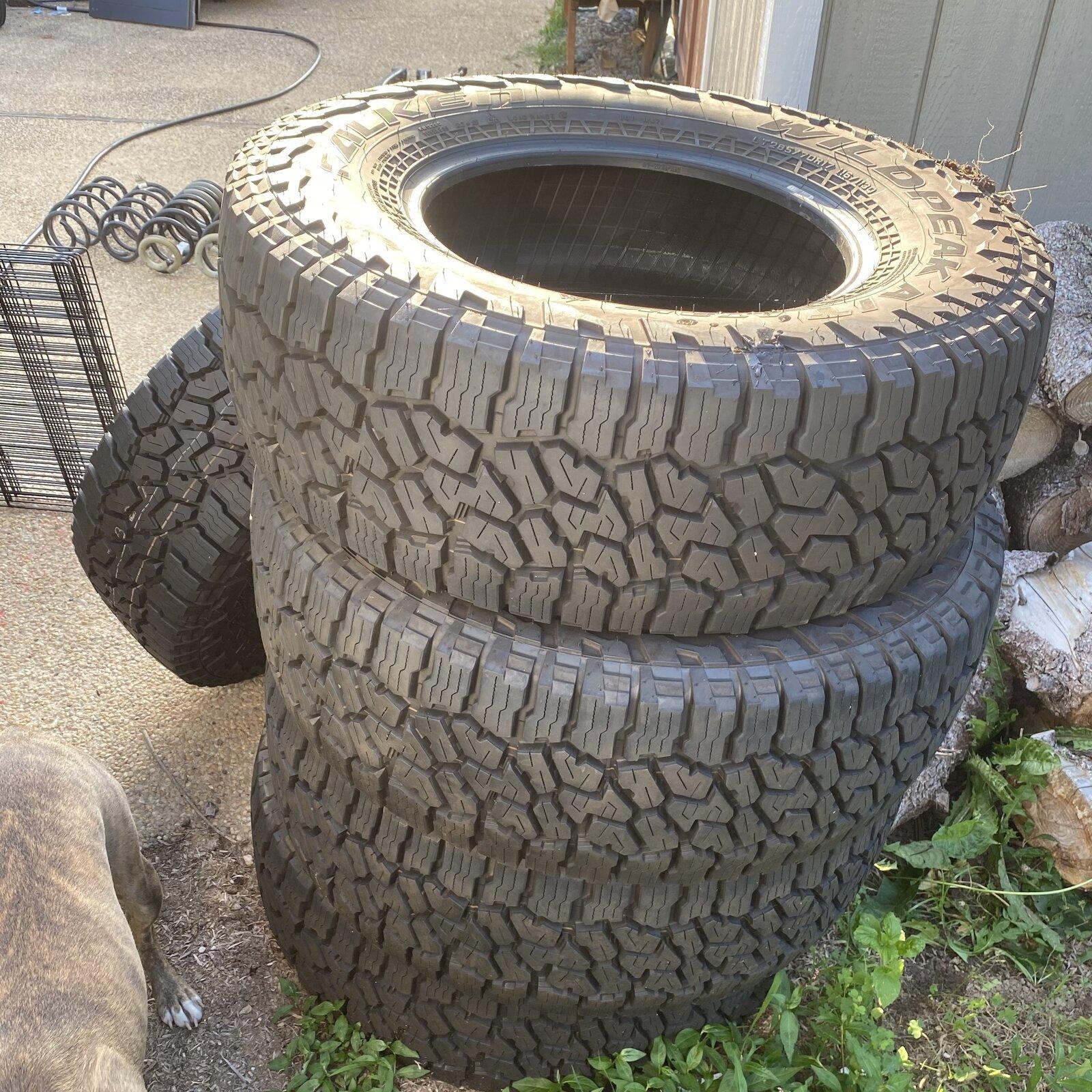 Jeep Gladiator Looking for spare wheels and tires. ED14291E-8B74-4992-8FCD-062BDA5D538A