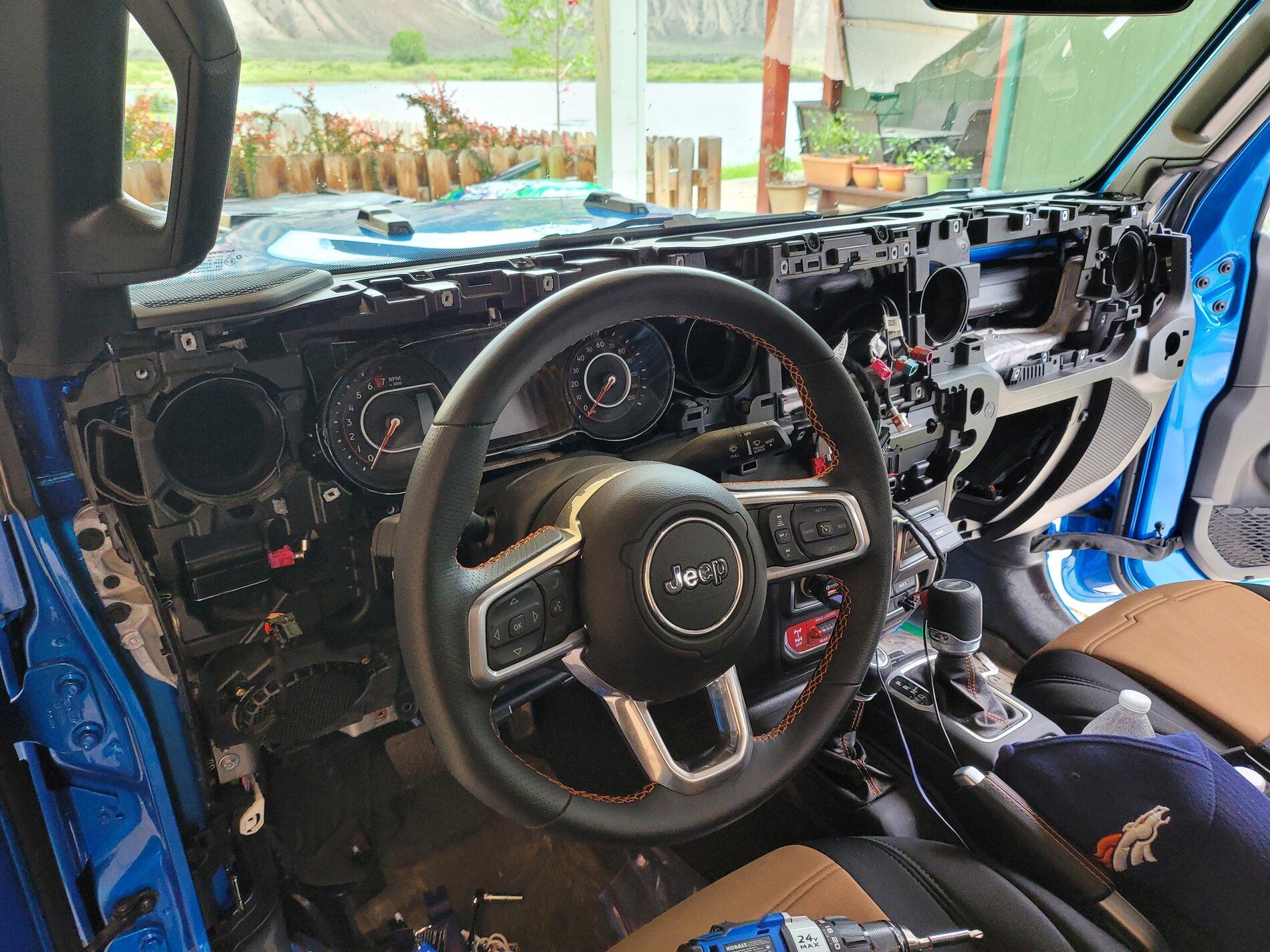 Jeep Gladiator OEM Audio Plus 20210629_145731