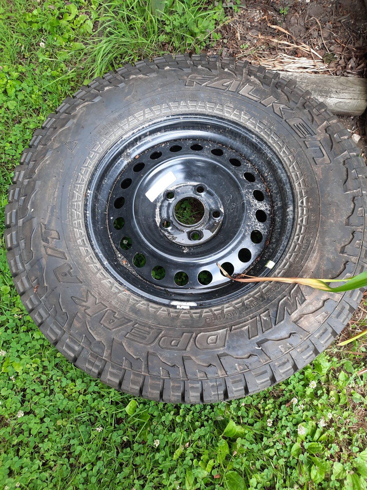 Jeep Gladiator Lower price....New Rubicon factory spare...falken wilpeak a/t 20210701_132827
