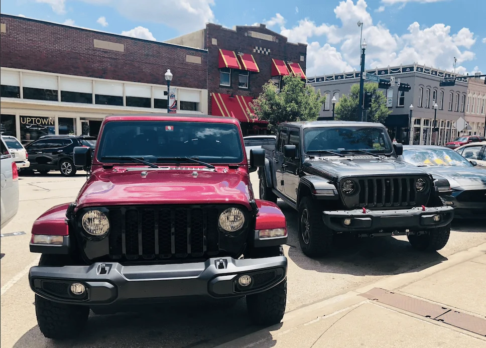Jeep Gladiator Jeeps Parking Next To Jeeps Screen Shot 2021-07-01 at 10.28.55 PM