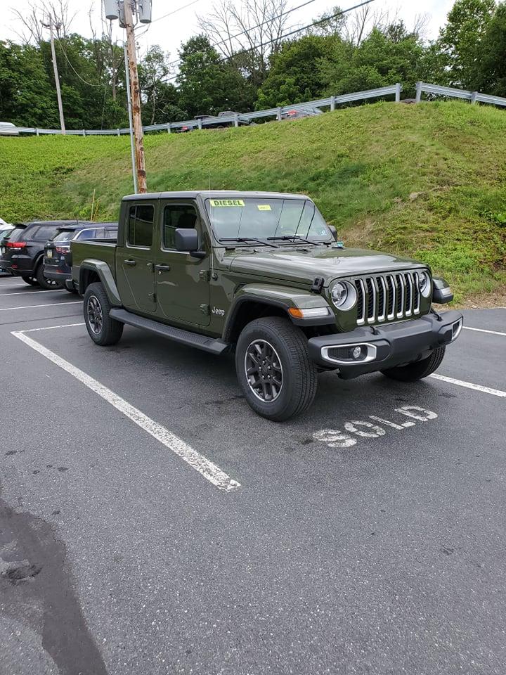 Jeep Gladiator Took Delivery of Your JT? Sign in Here! 201138737_359039732244313_8950691786955602359_n (1)